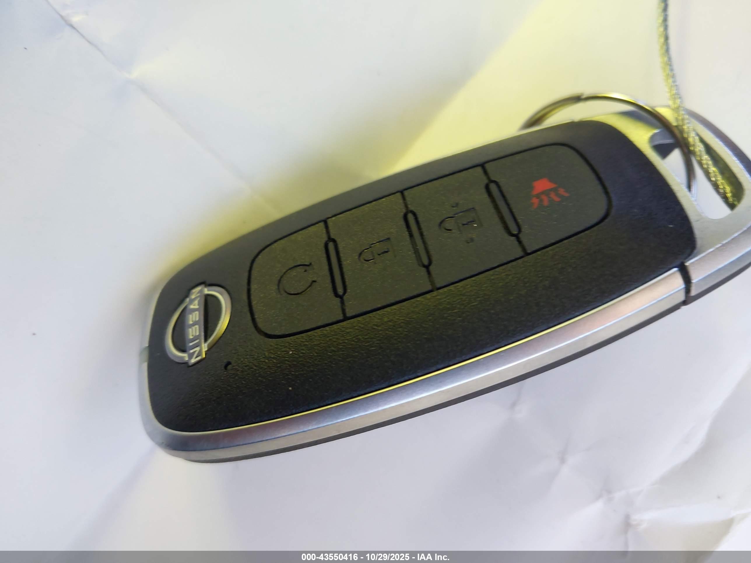 NISSAN ROGUE image 11