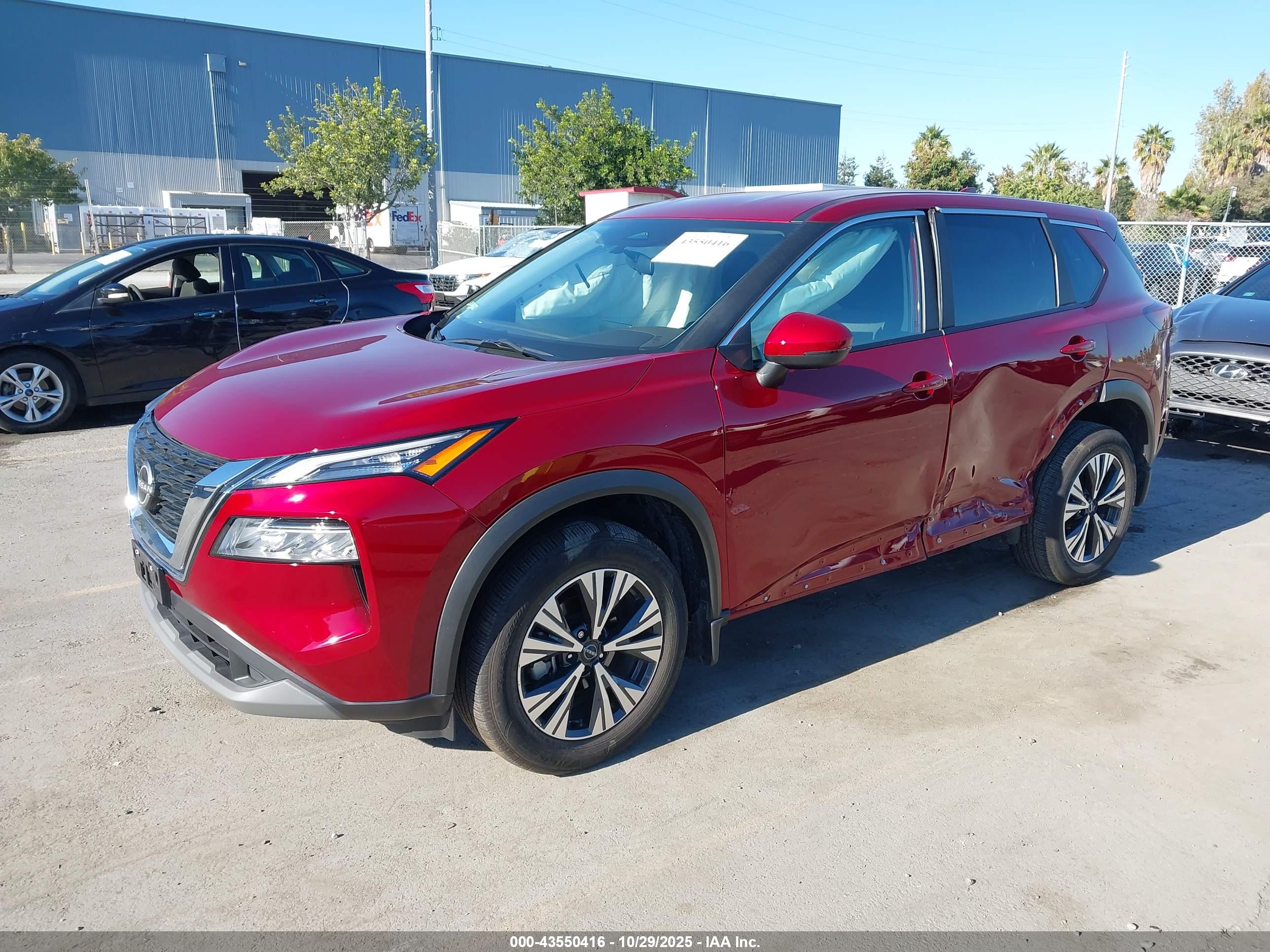 NISSAN ROGUE image 2