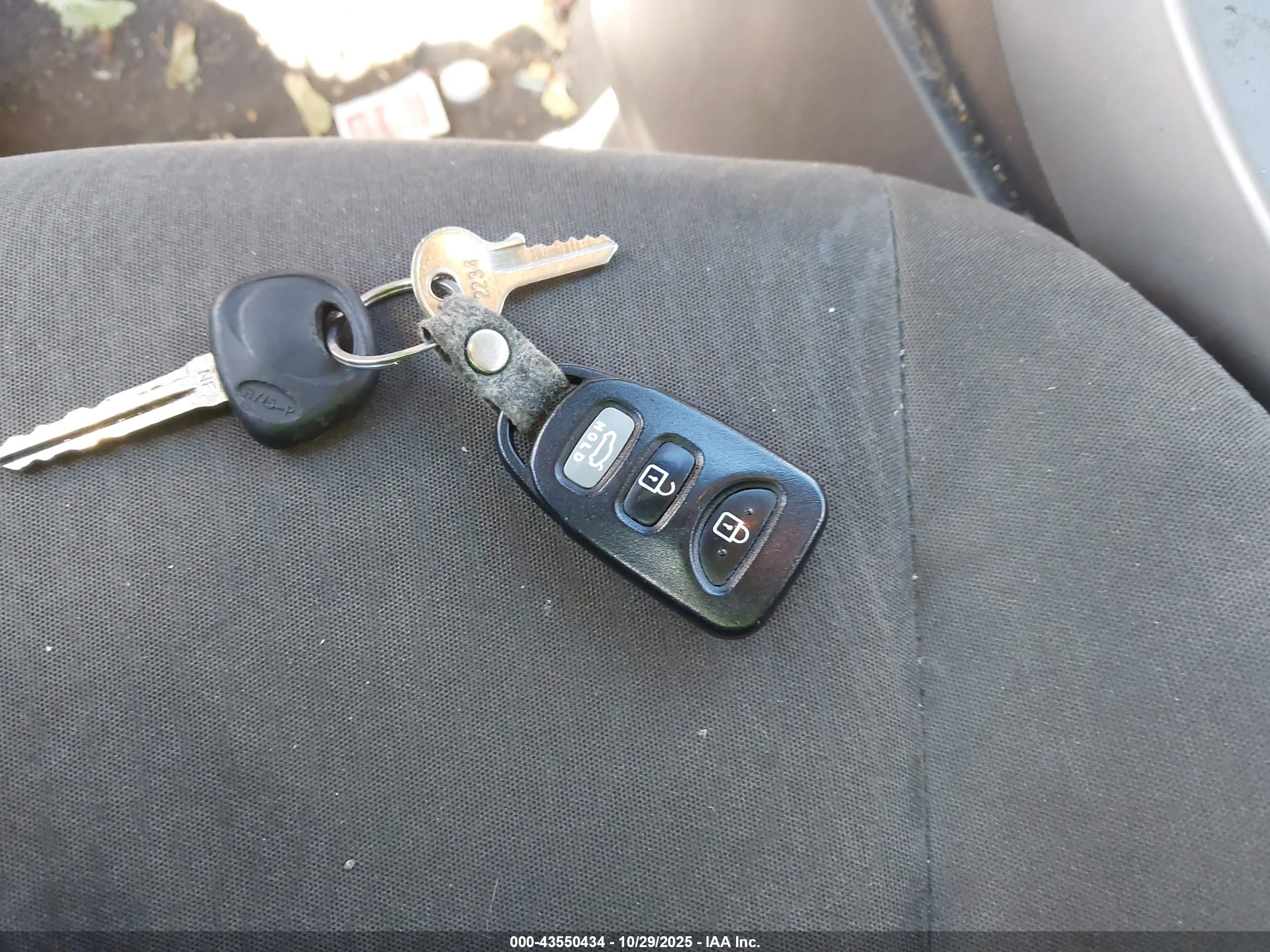 HYUNDAI ELANTRA image 11