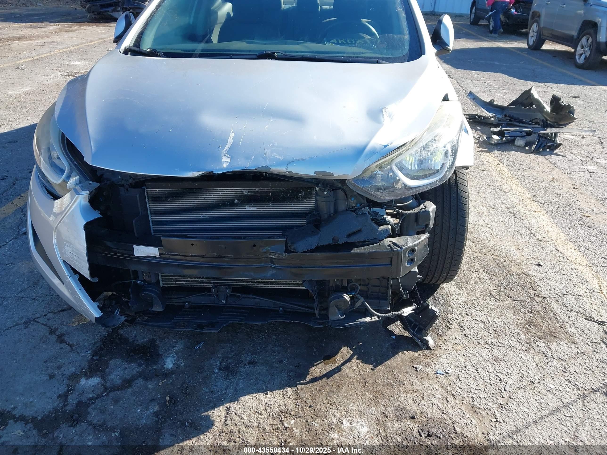 HYUNDAI ELANTRA image 6