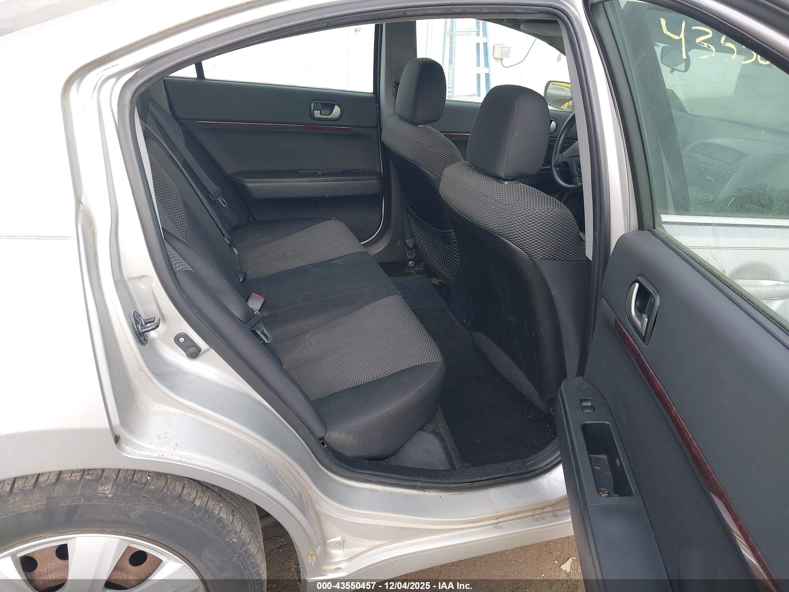 MITSUBISHI GALANT image 8