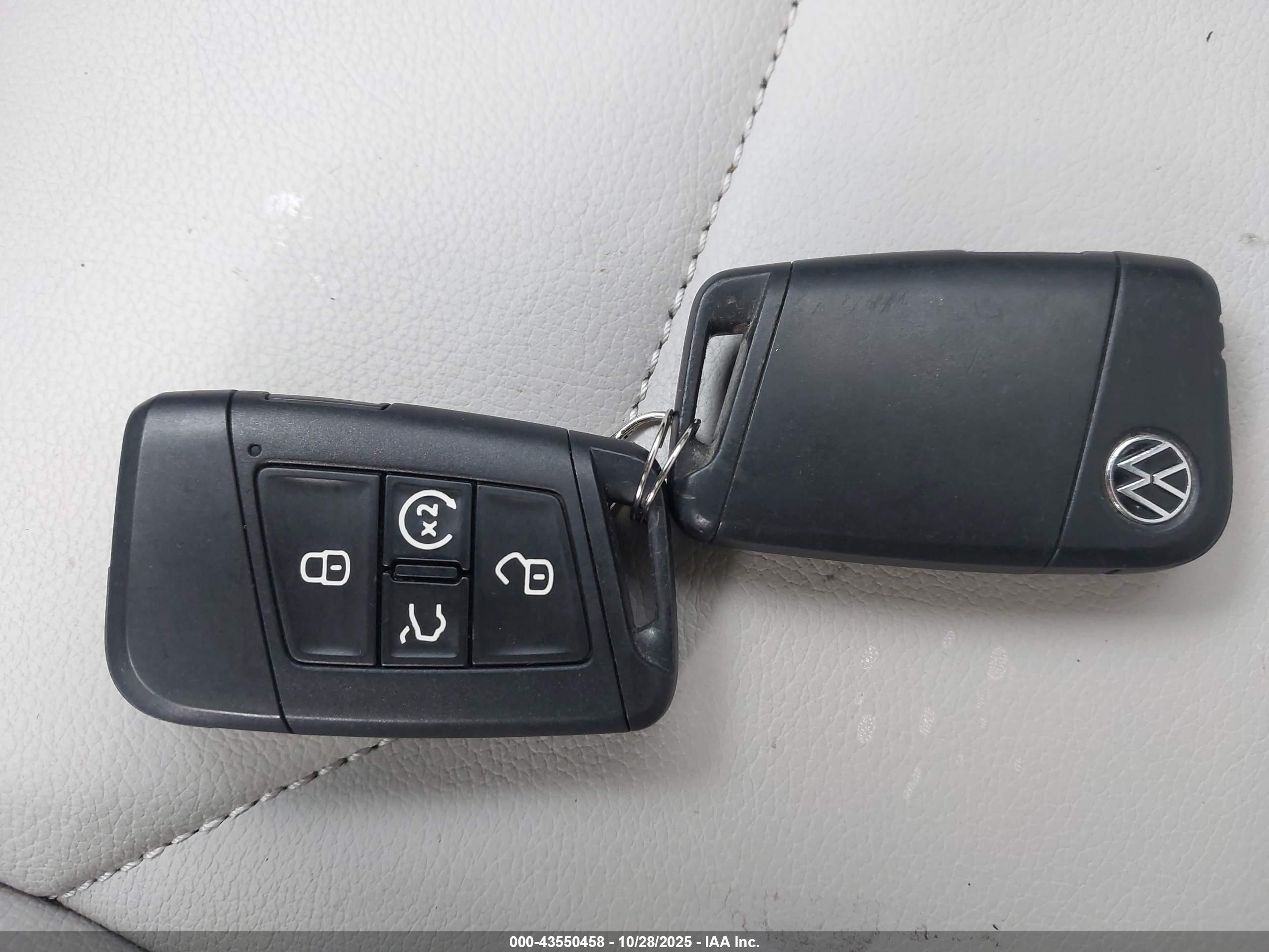 VOLKSWAGEN TIGUAN image 11