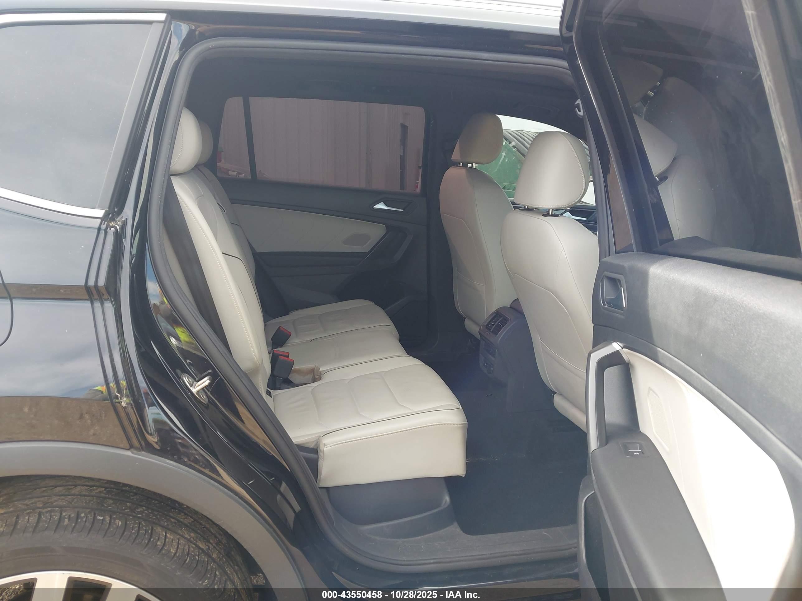 VOLKSWAGEN TIGUAN image 8