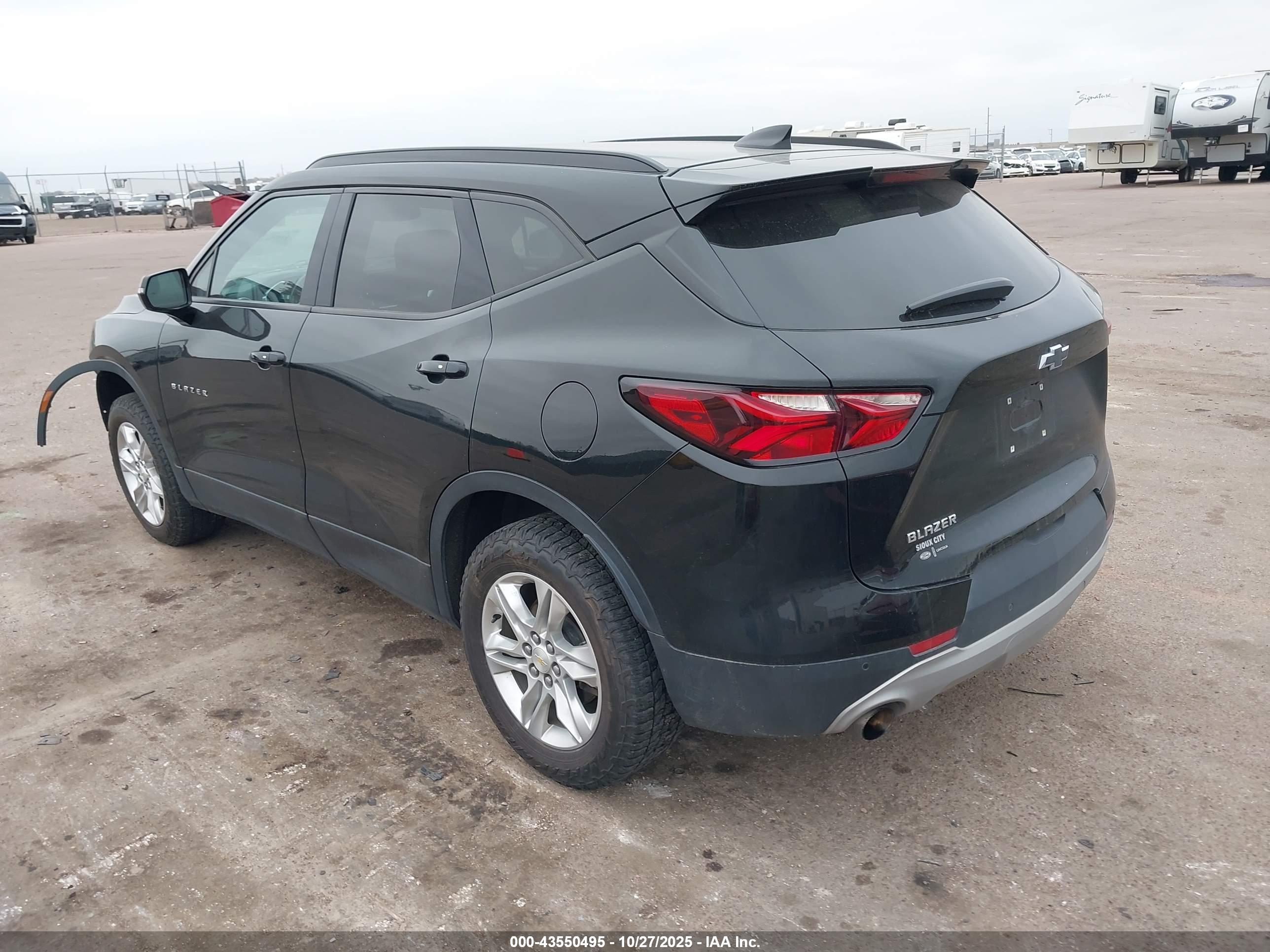CHEVROLET BLAZER image 3
