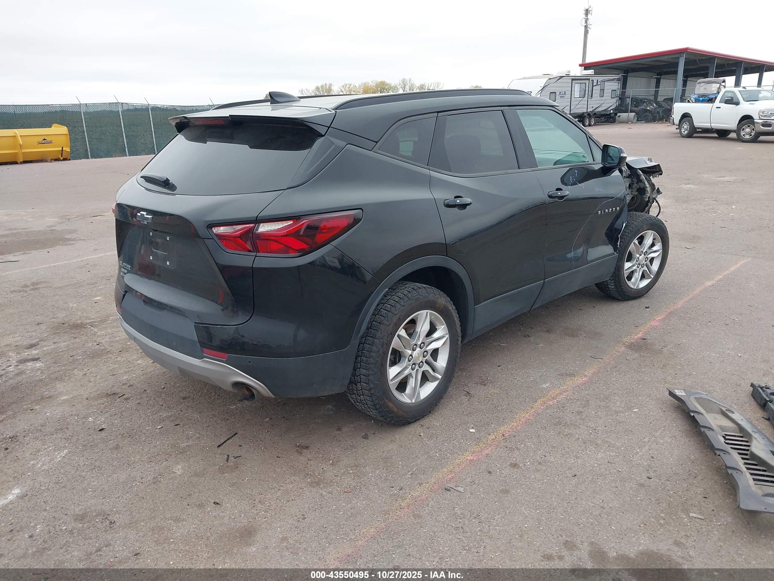 CHEVROLET BLAZER image 4