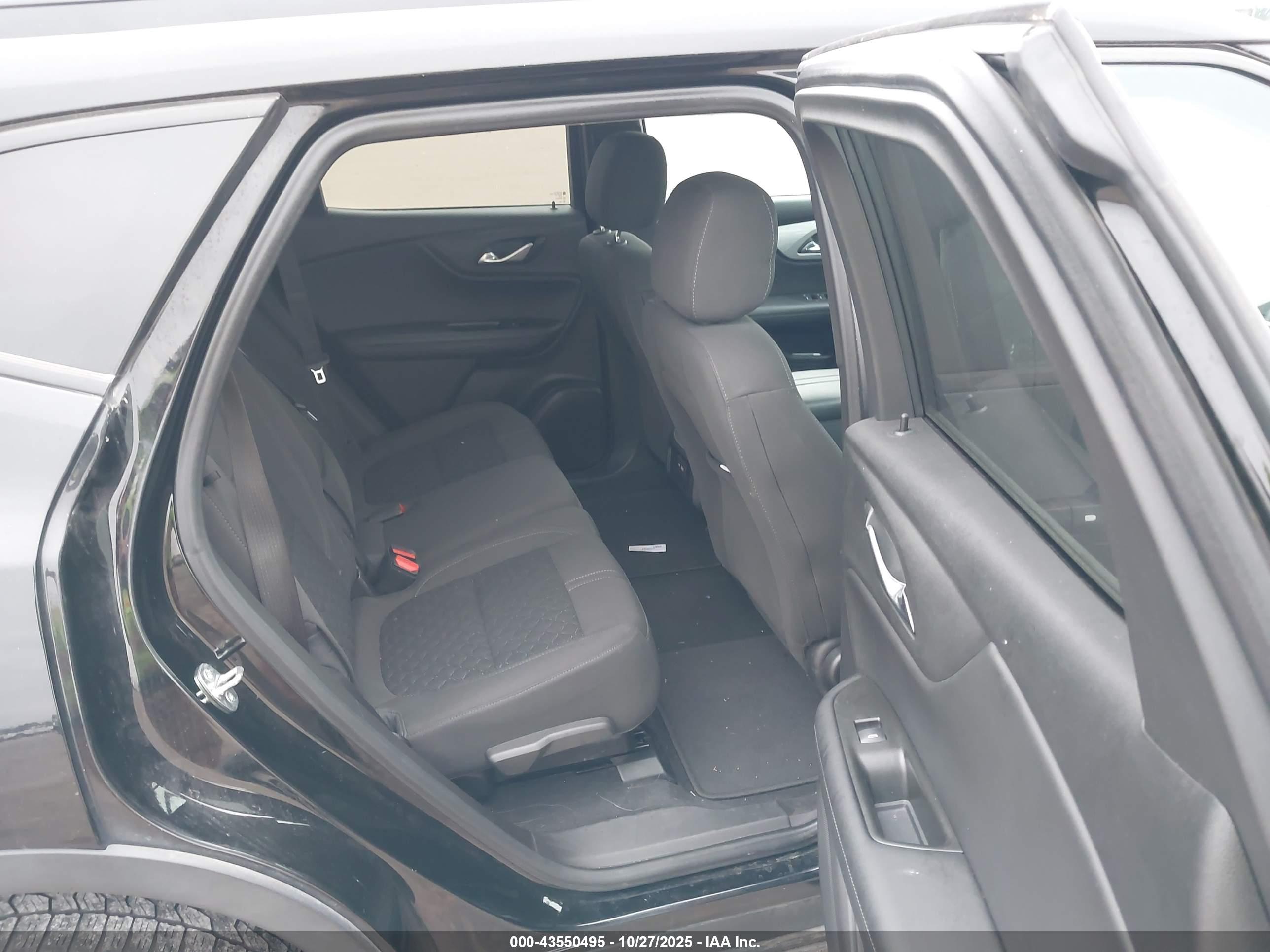 CHEVROLET BLAZER image 8