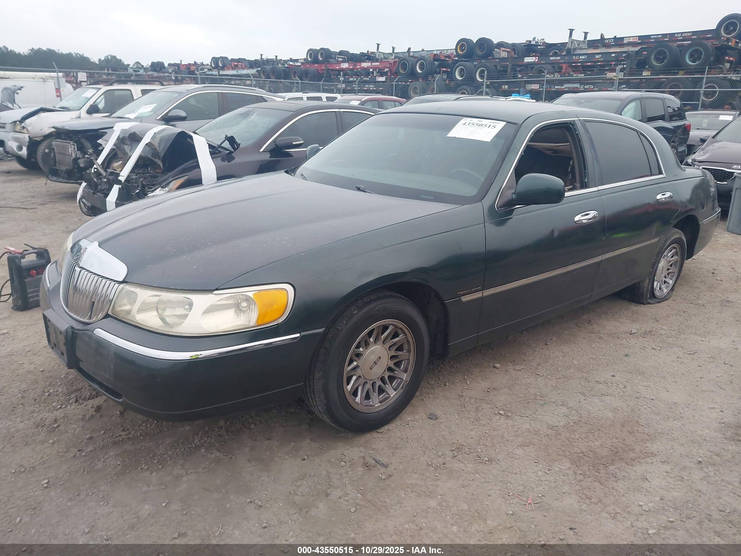 LINCOLN TOWN image 2