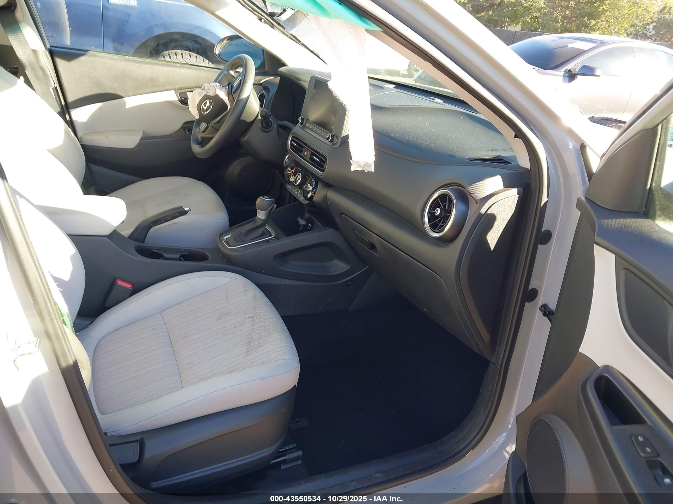 HYUNDAI KONA image 5