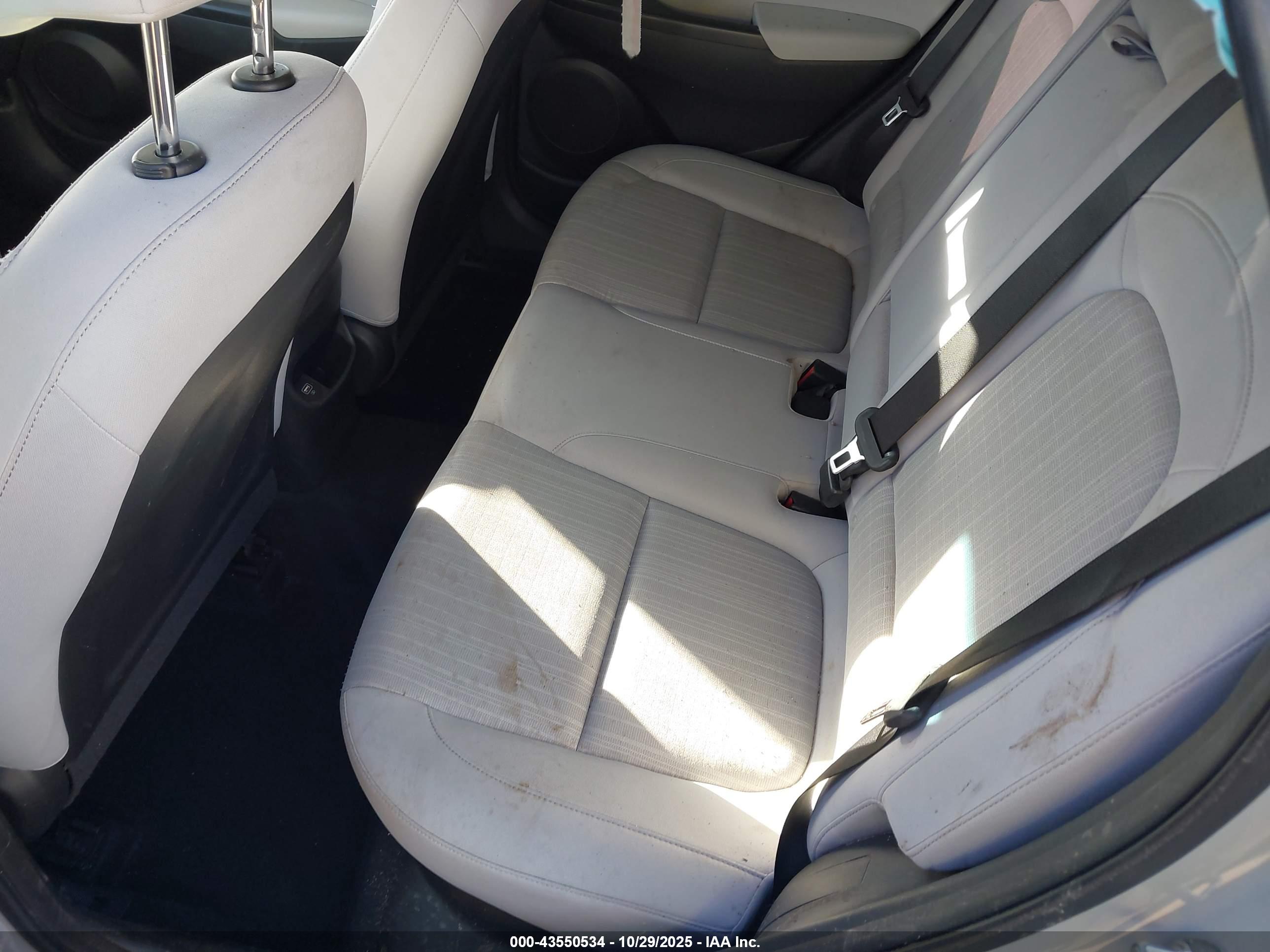 HYUNDAI KONA image 8