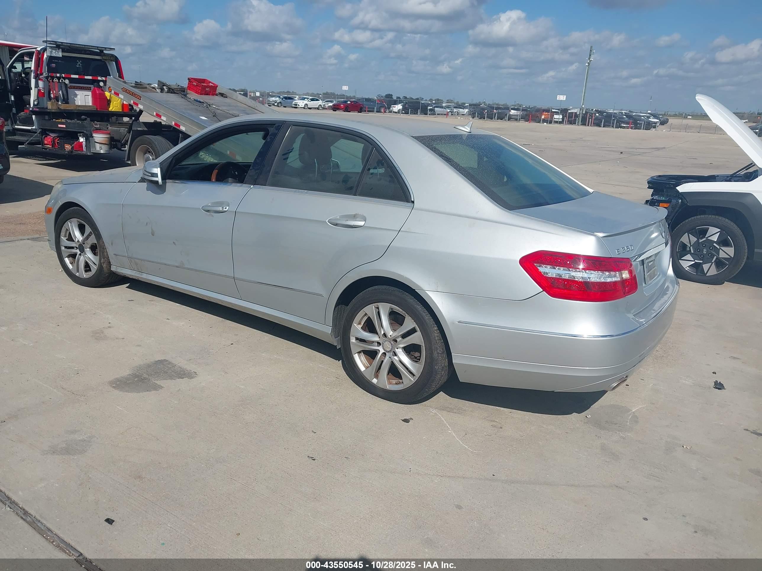 MERCEDES-BENZ E image 3