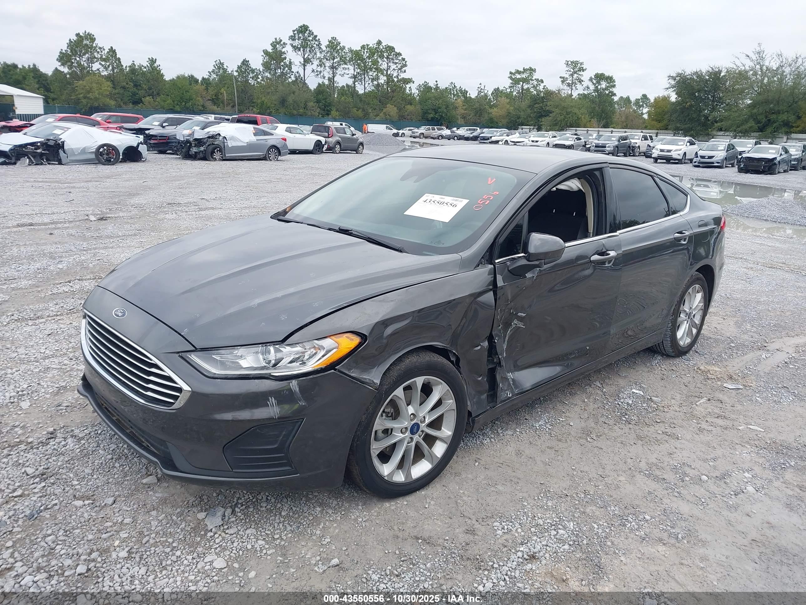 FORD FUSION image 2