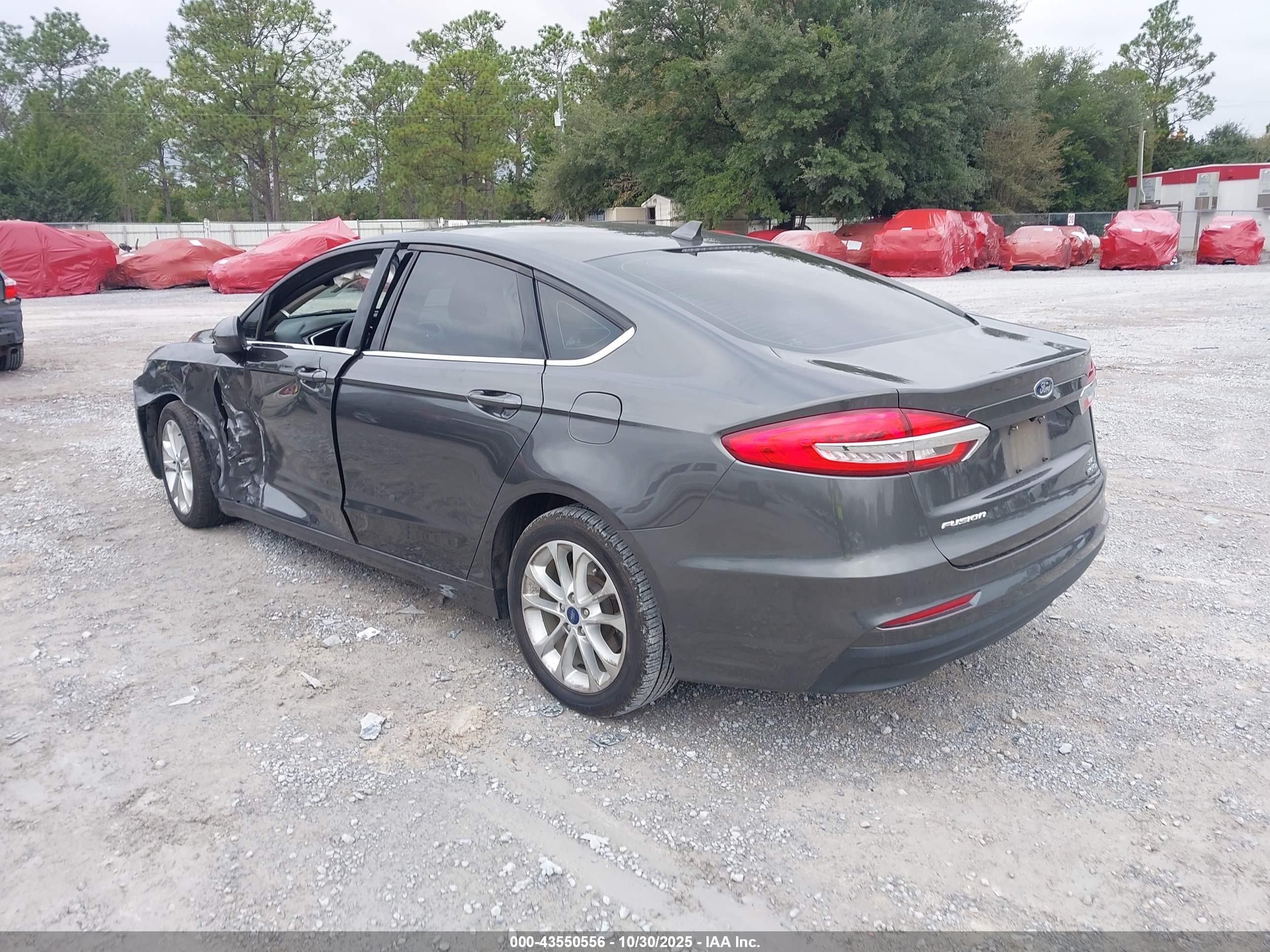 FORD FUSION image 3