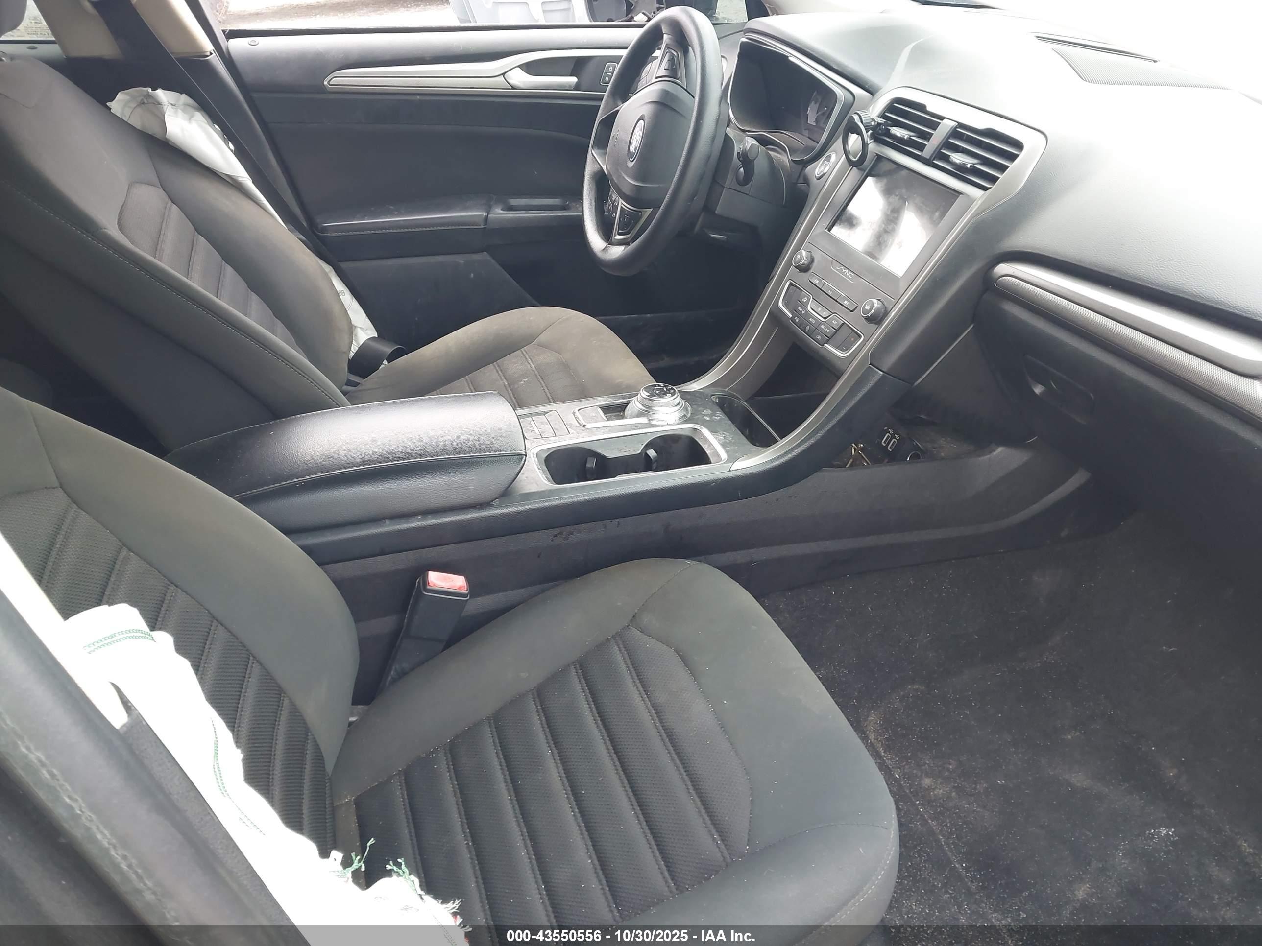 FORD FUSION image 5