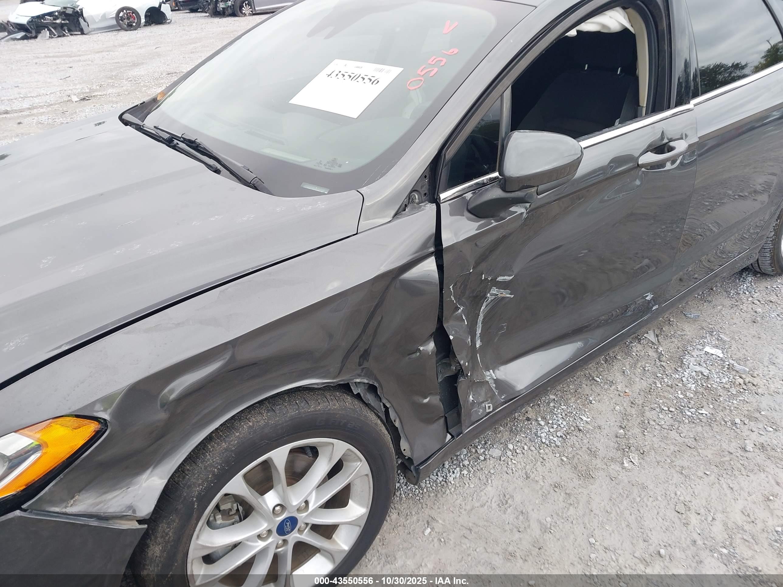 FORD FUSION image 6