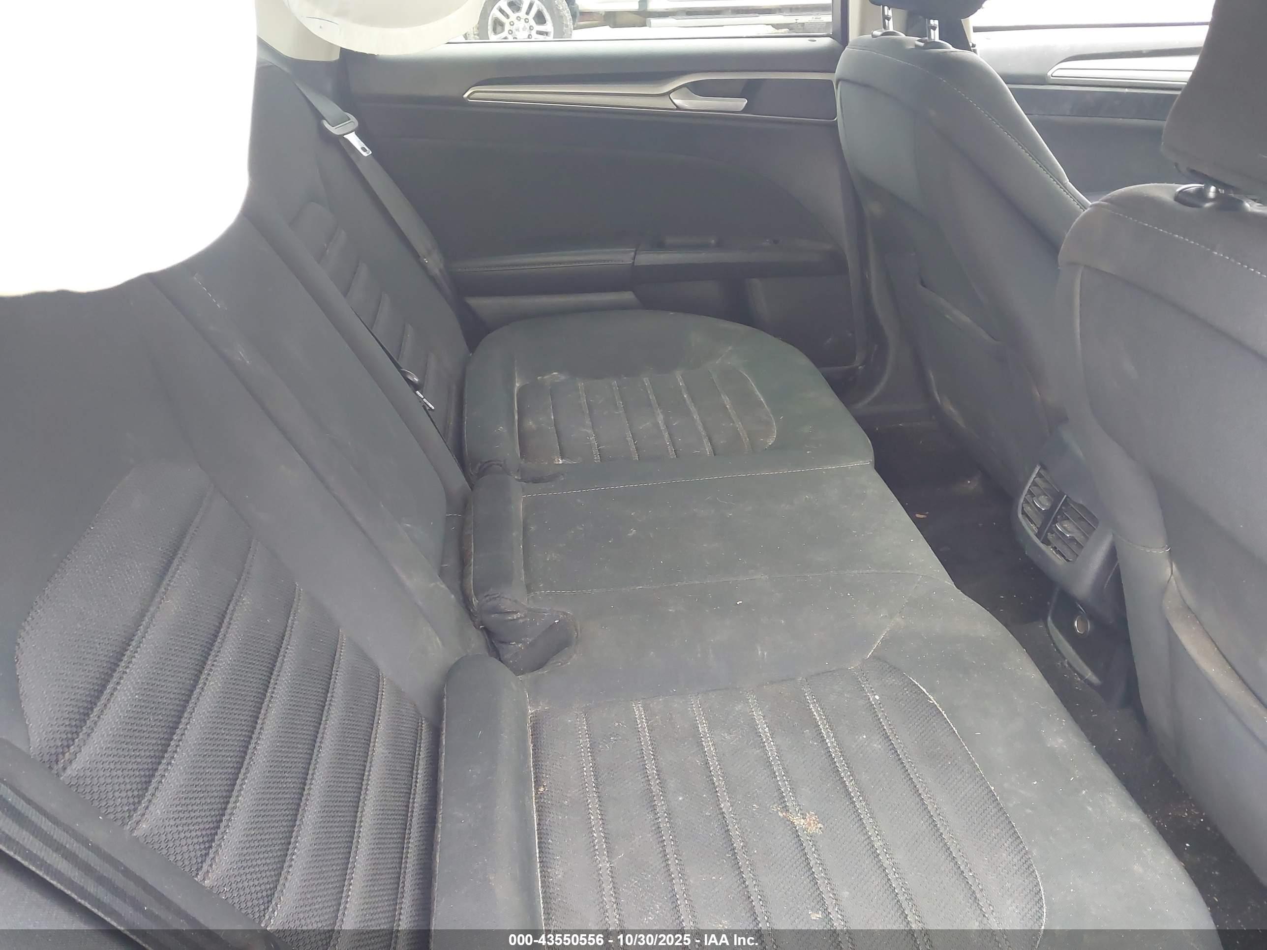 FORD FUSION image 8