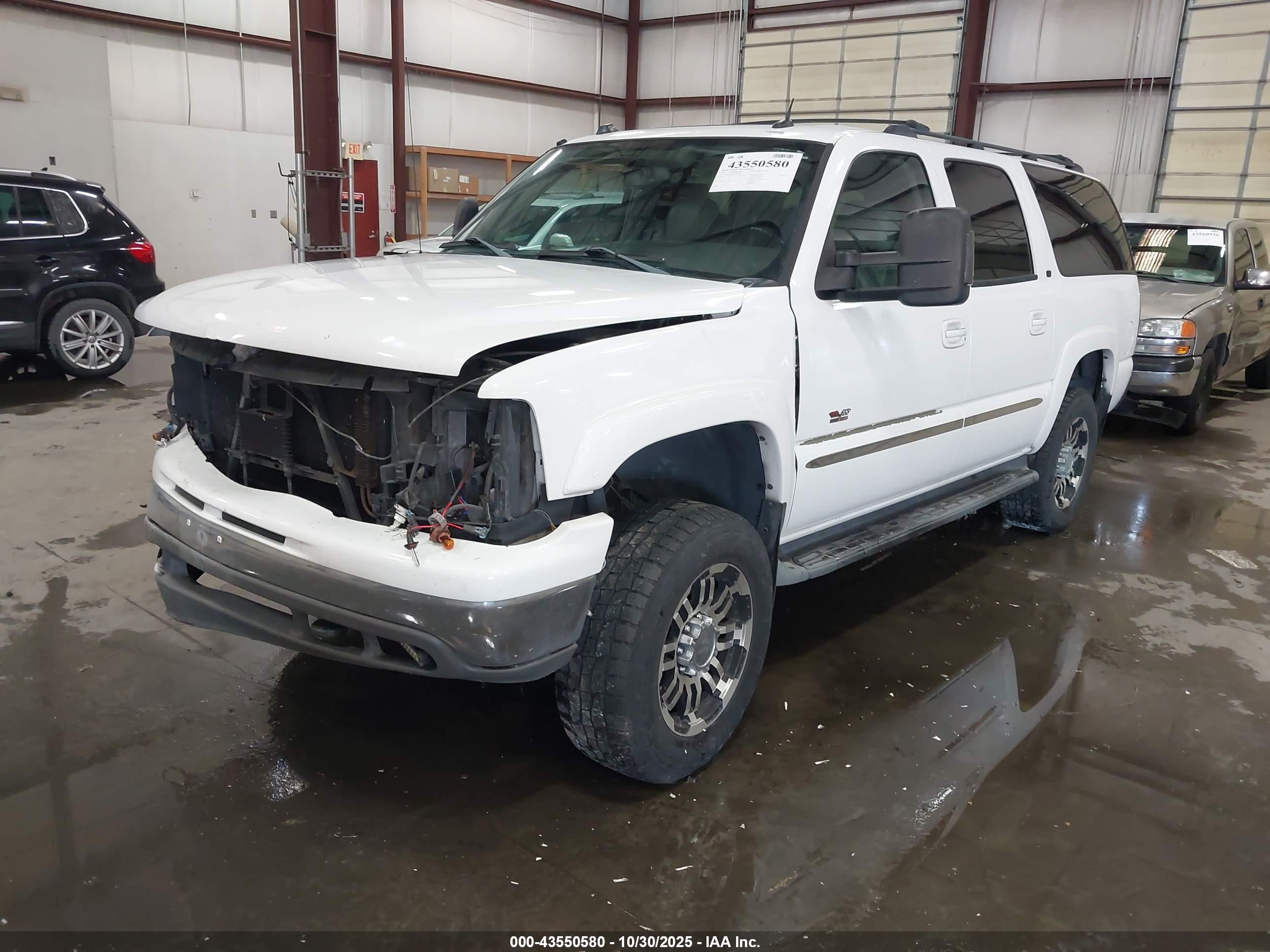 CHEVROLET SUBURBAN image 2