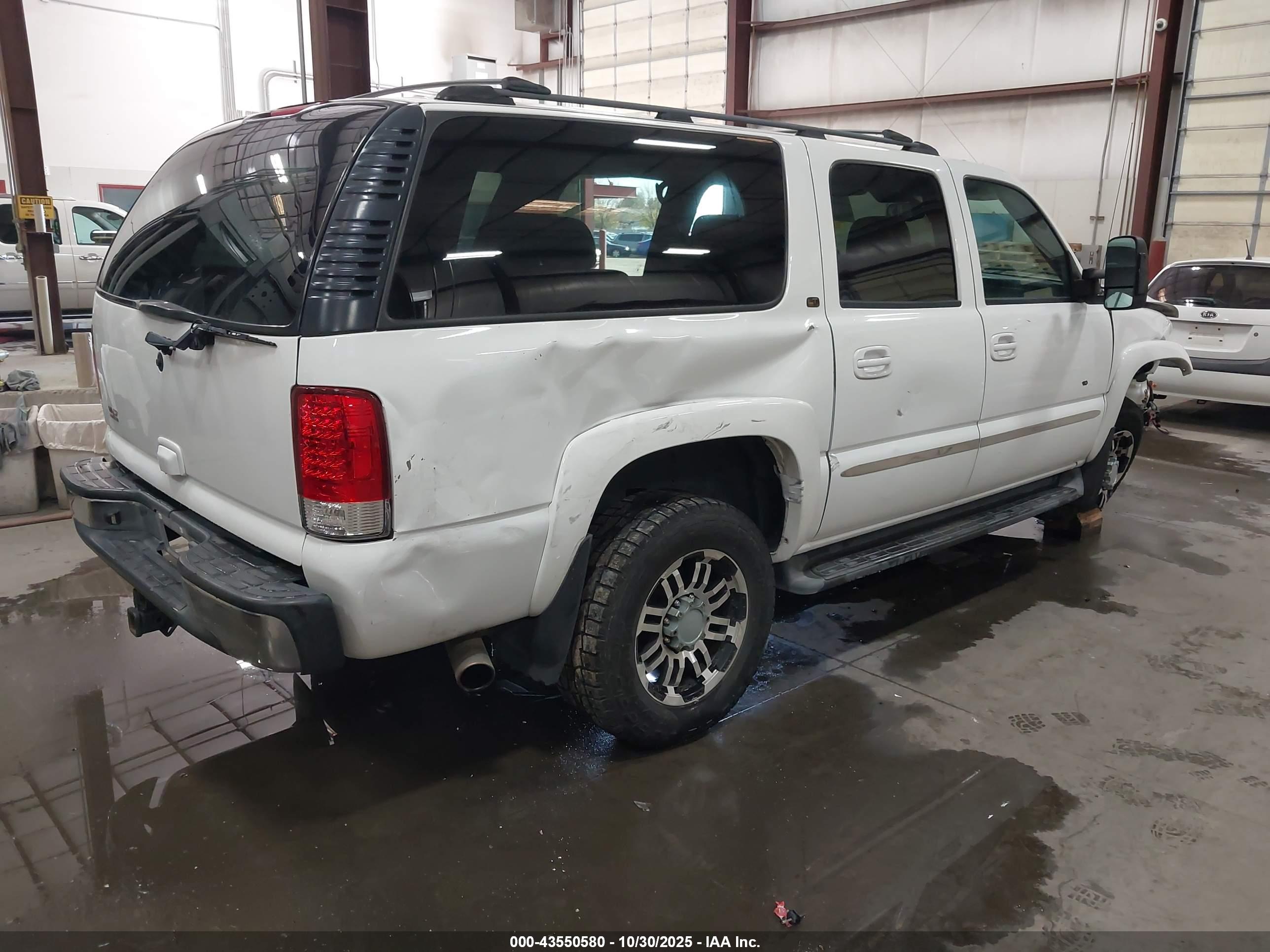 CHEVROLET SUBURBAN image 4