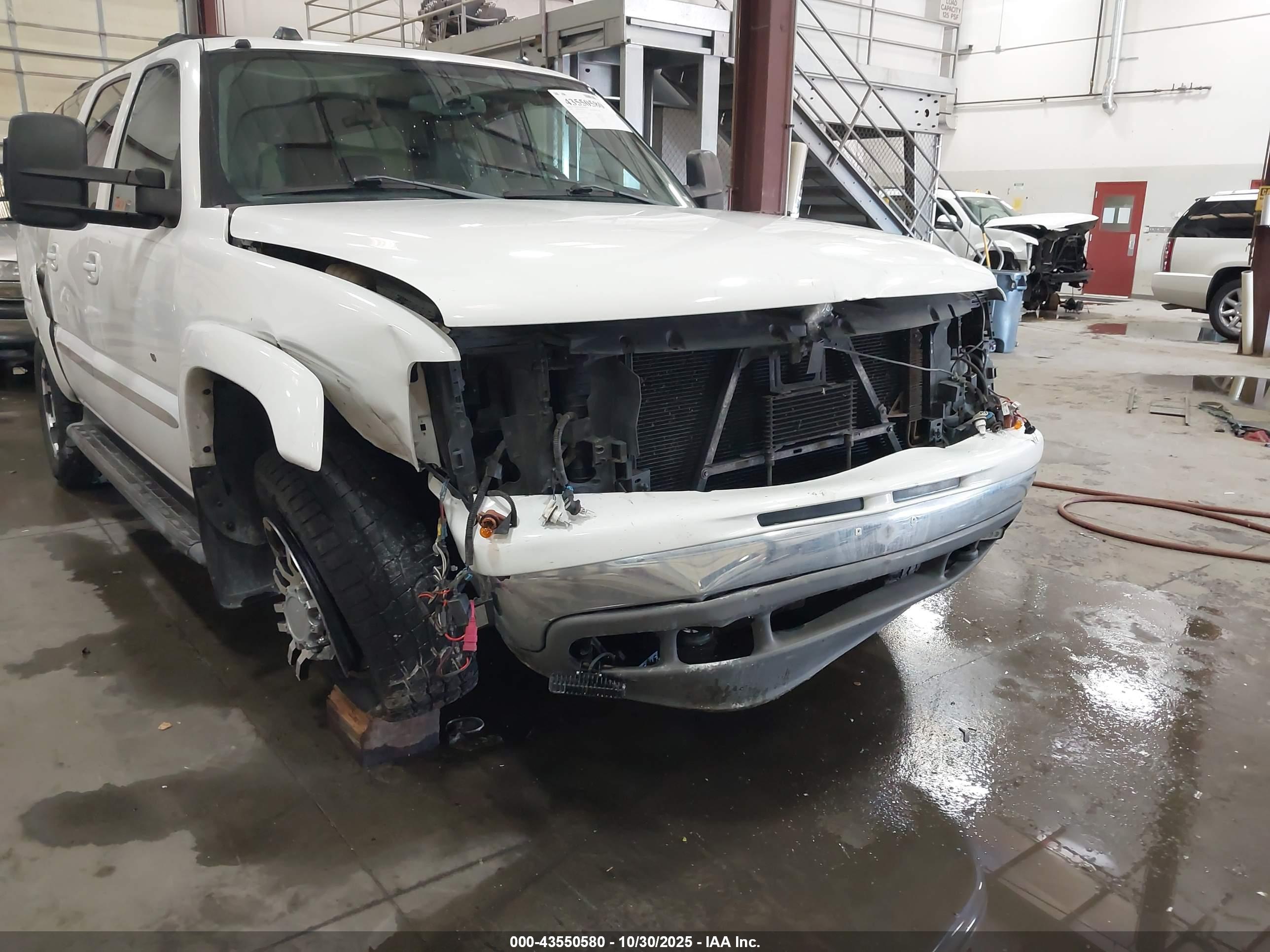 CHEVROLET SUBURBAN image 6