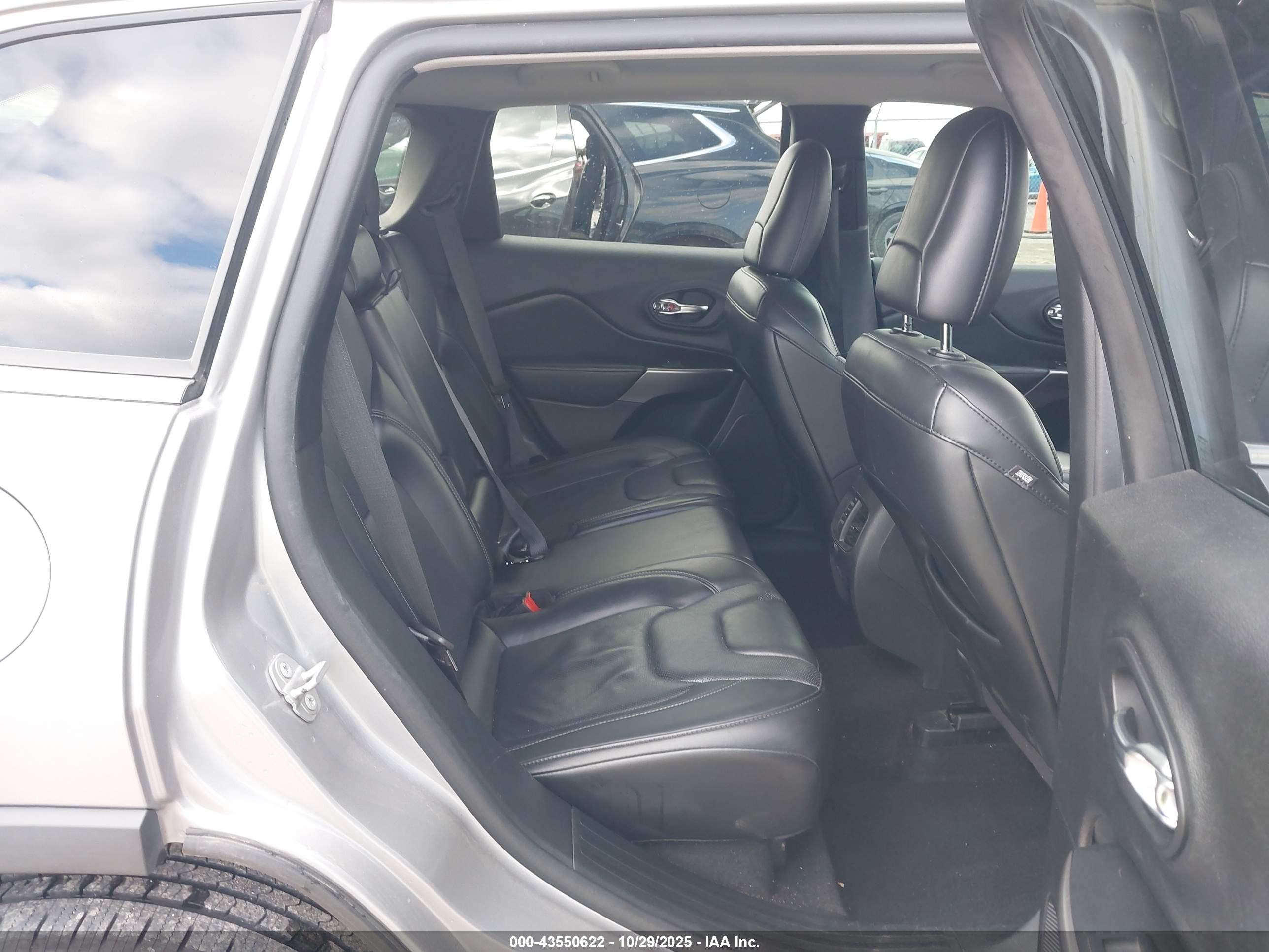 JEEP CHEROKEE image 8