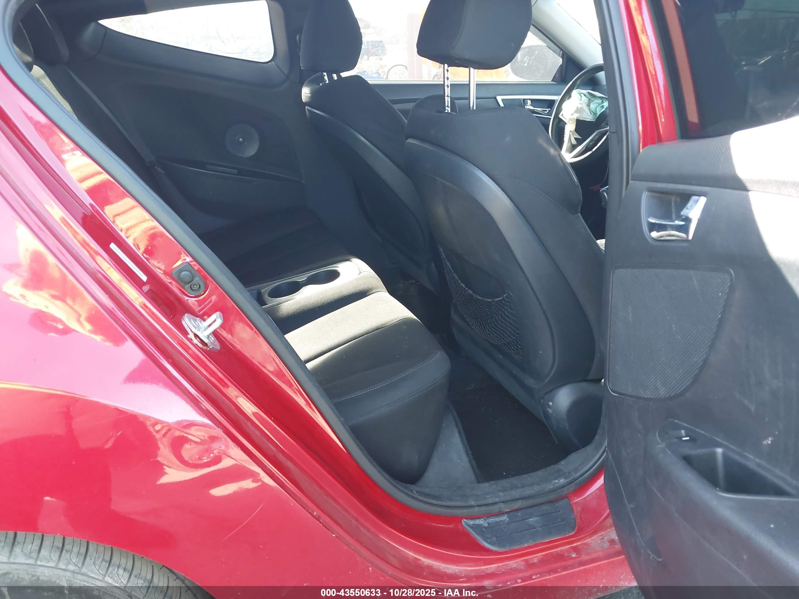 HYUNDAI VELOSTER image 8