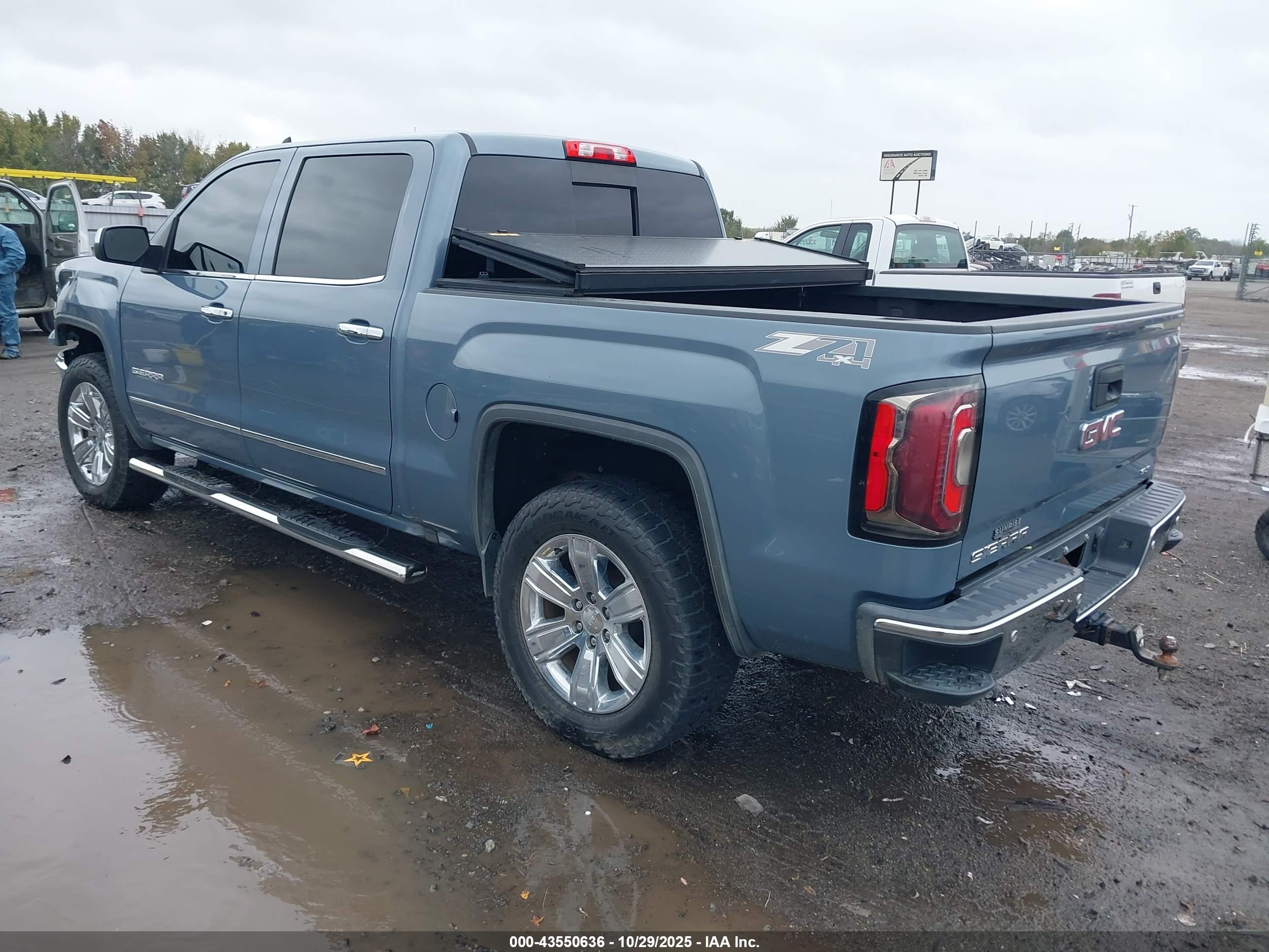 GMC SIERRA image 3