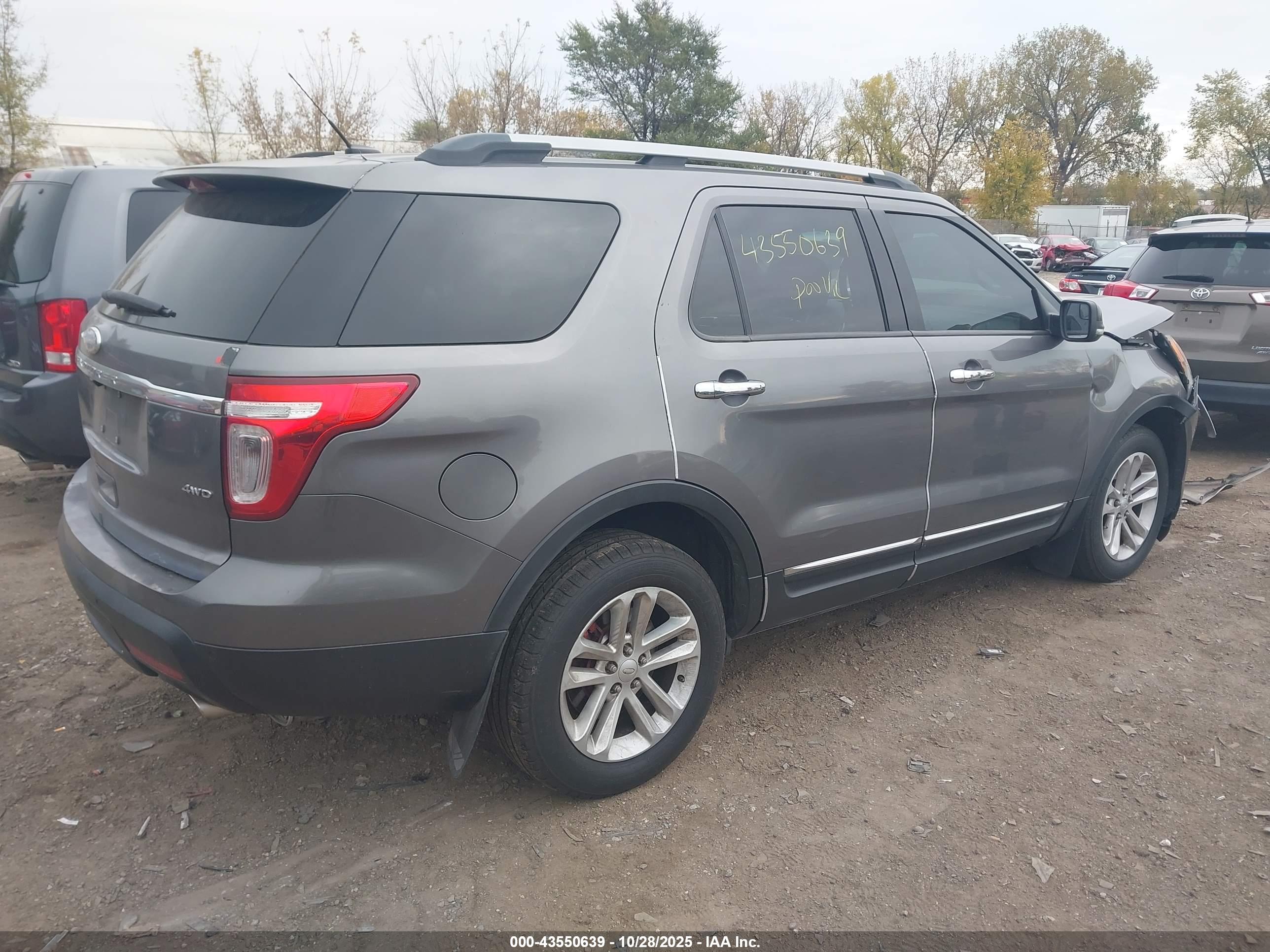 FORD EXPLORER image 4