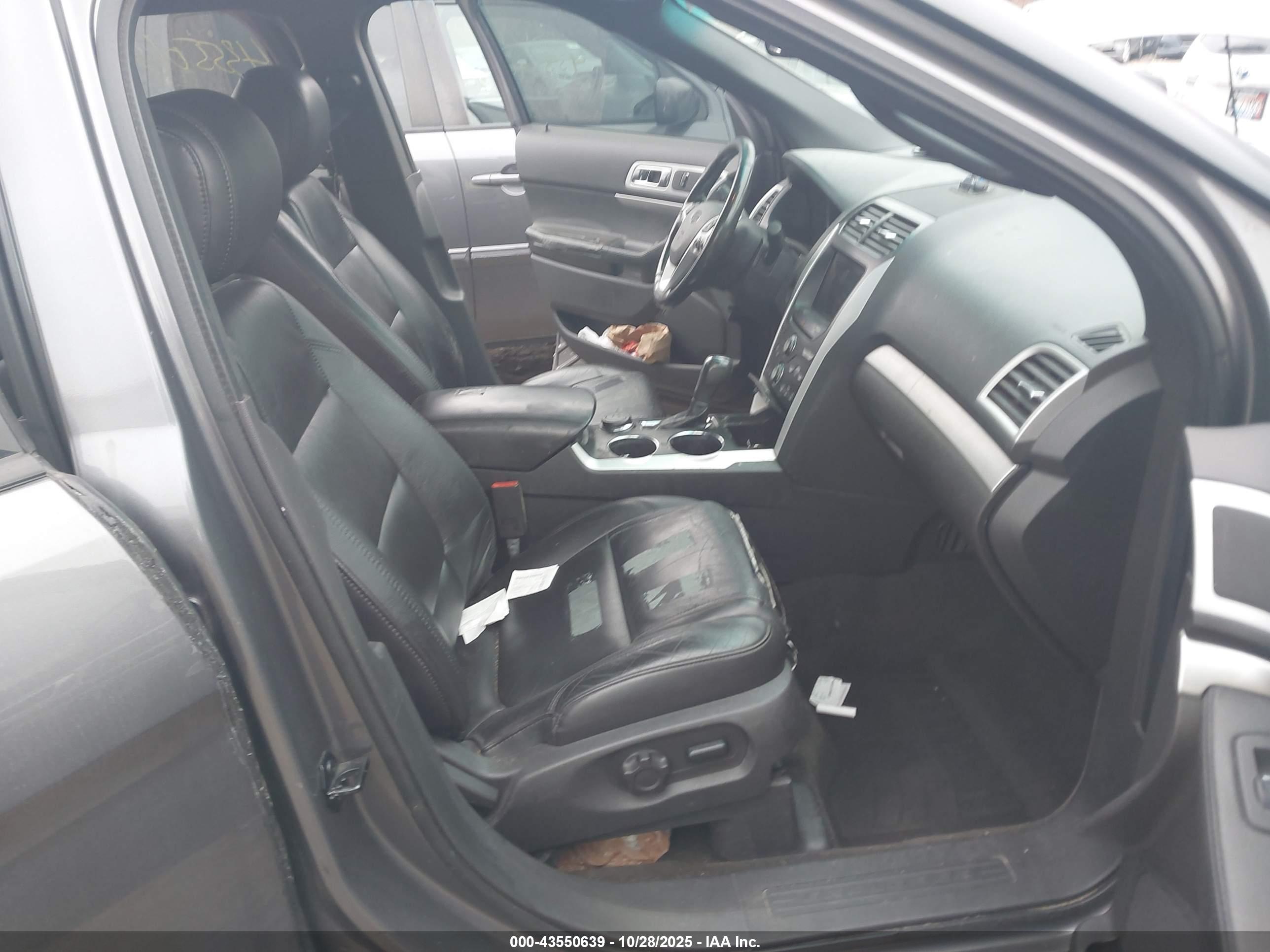 FORD EXPLORER image 5