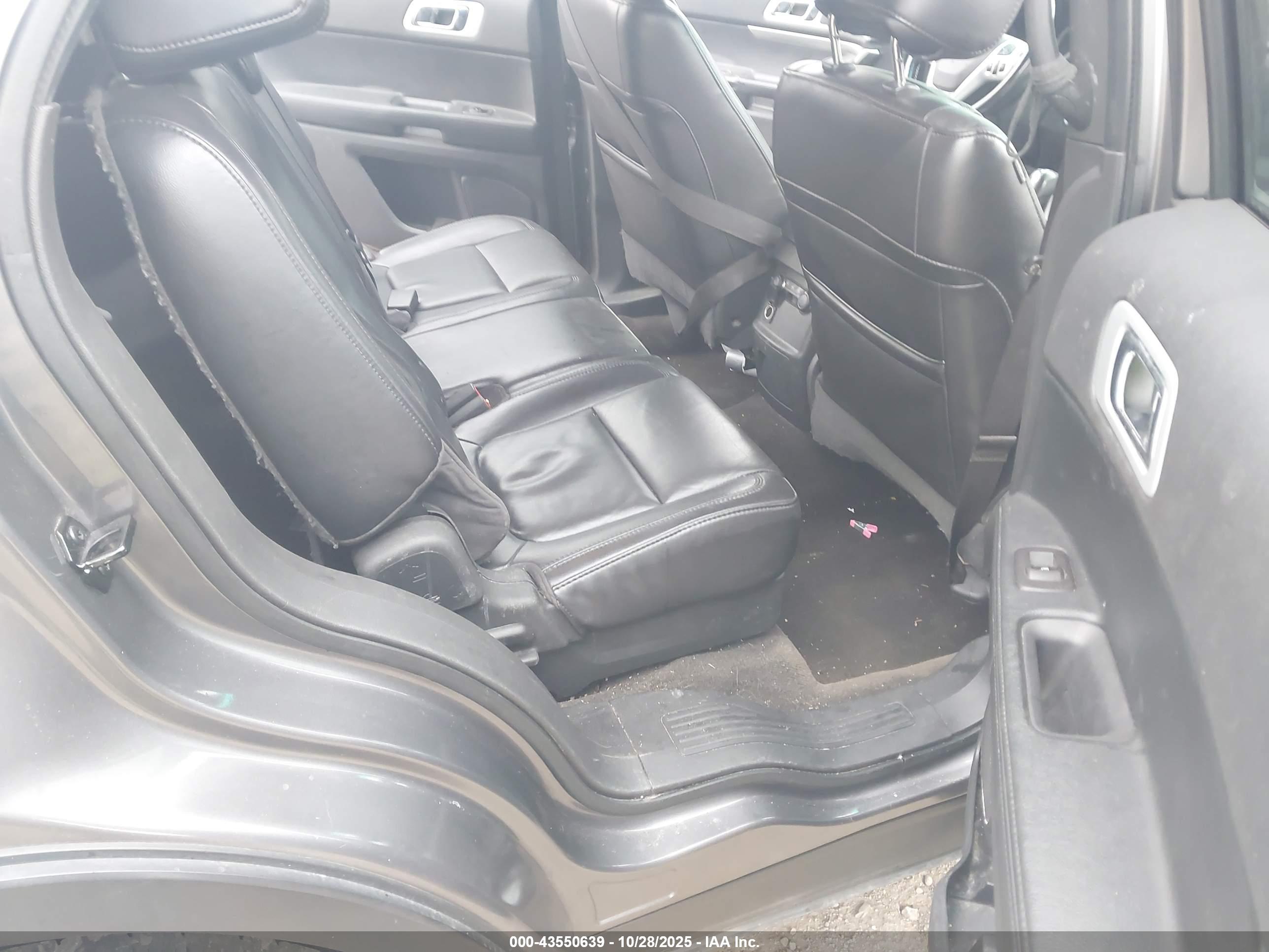 FORD EXPLORER image 8