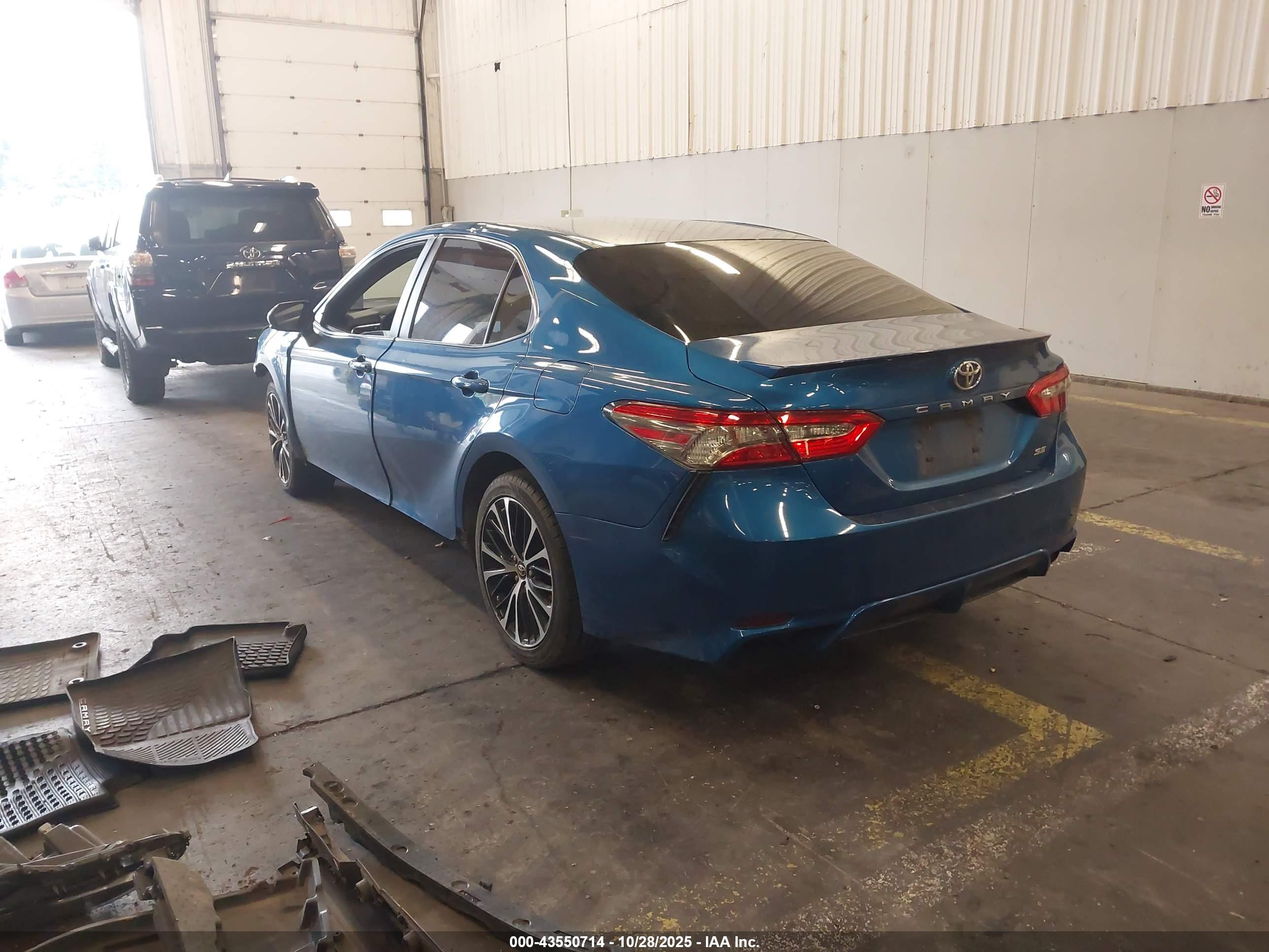 TOYOTA CAMRY image 3
