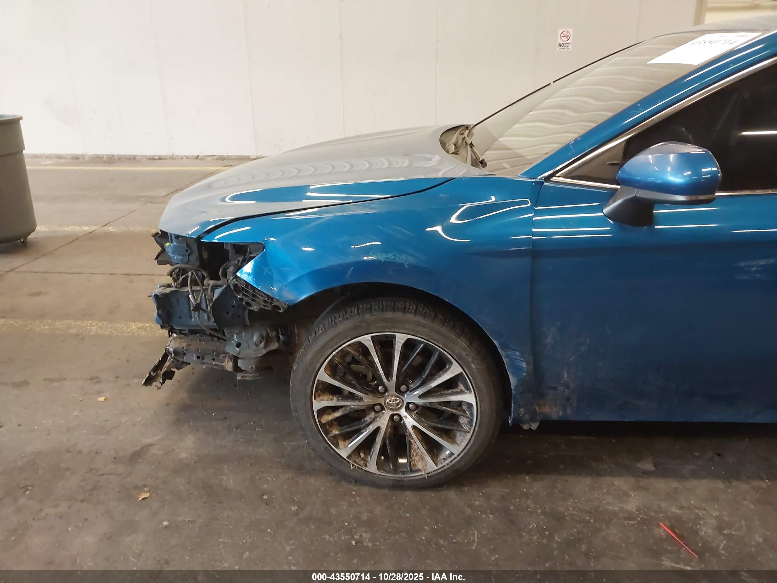 TOYOTA CAMRY image 6