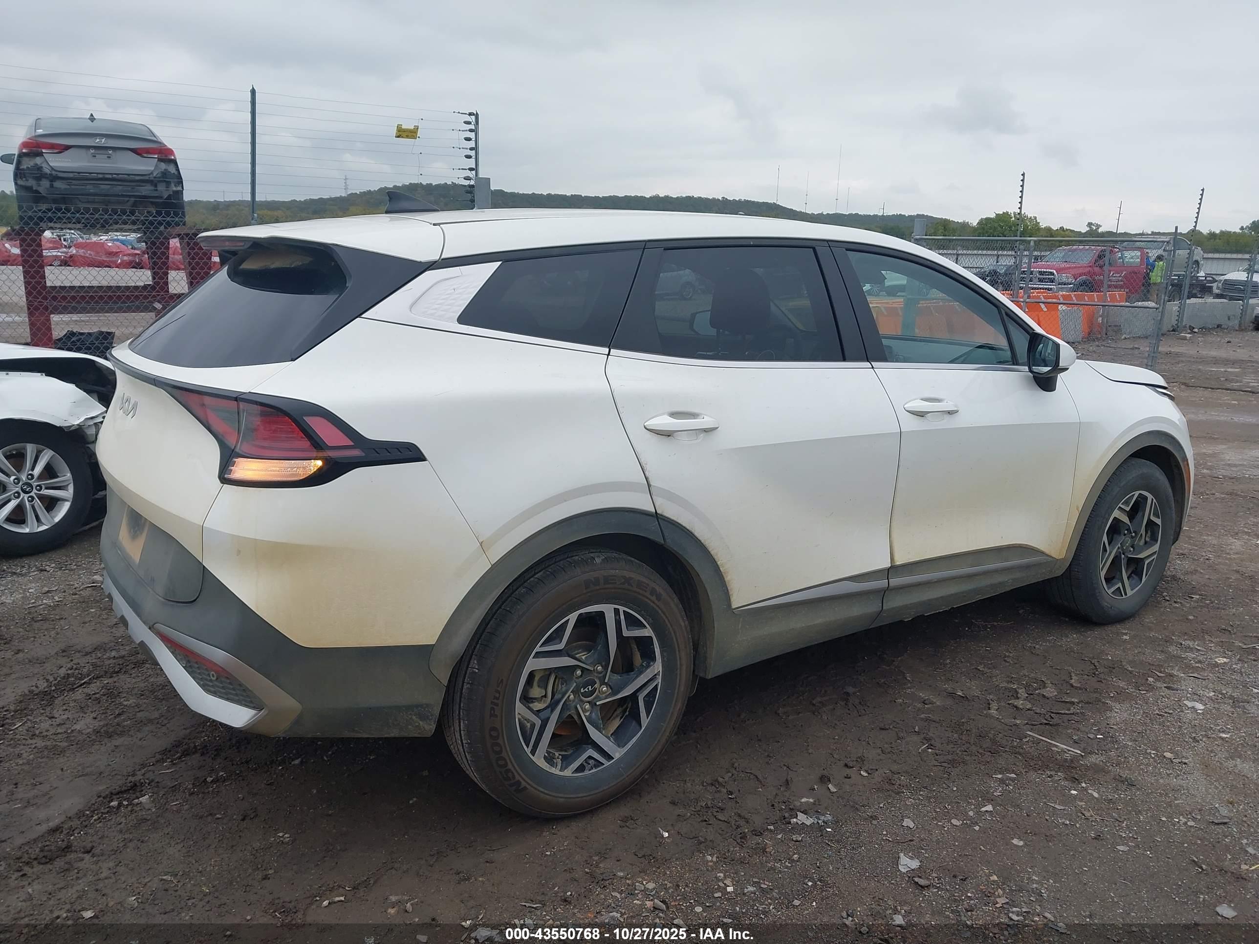 KIA SPORTAGE image 4