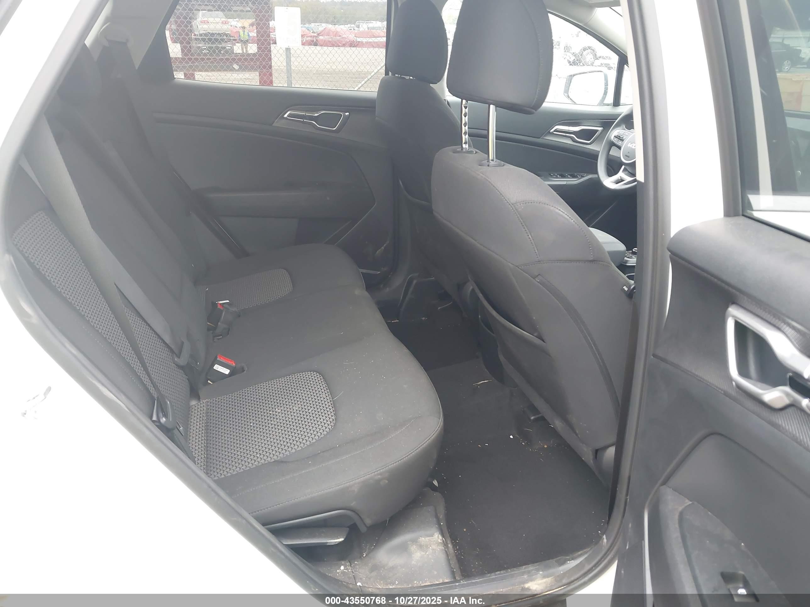 KIA SPORTAGE image 8