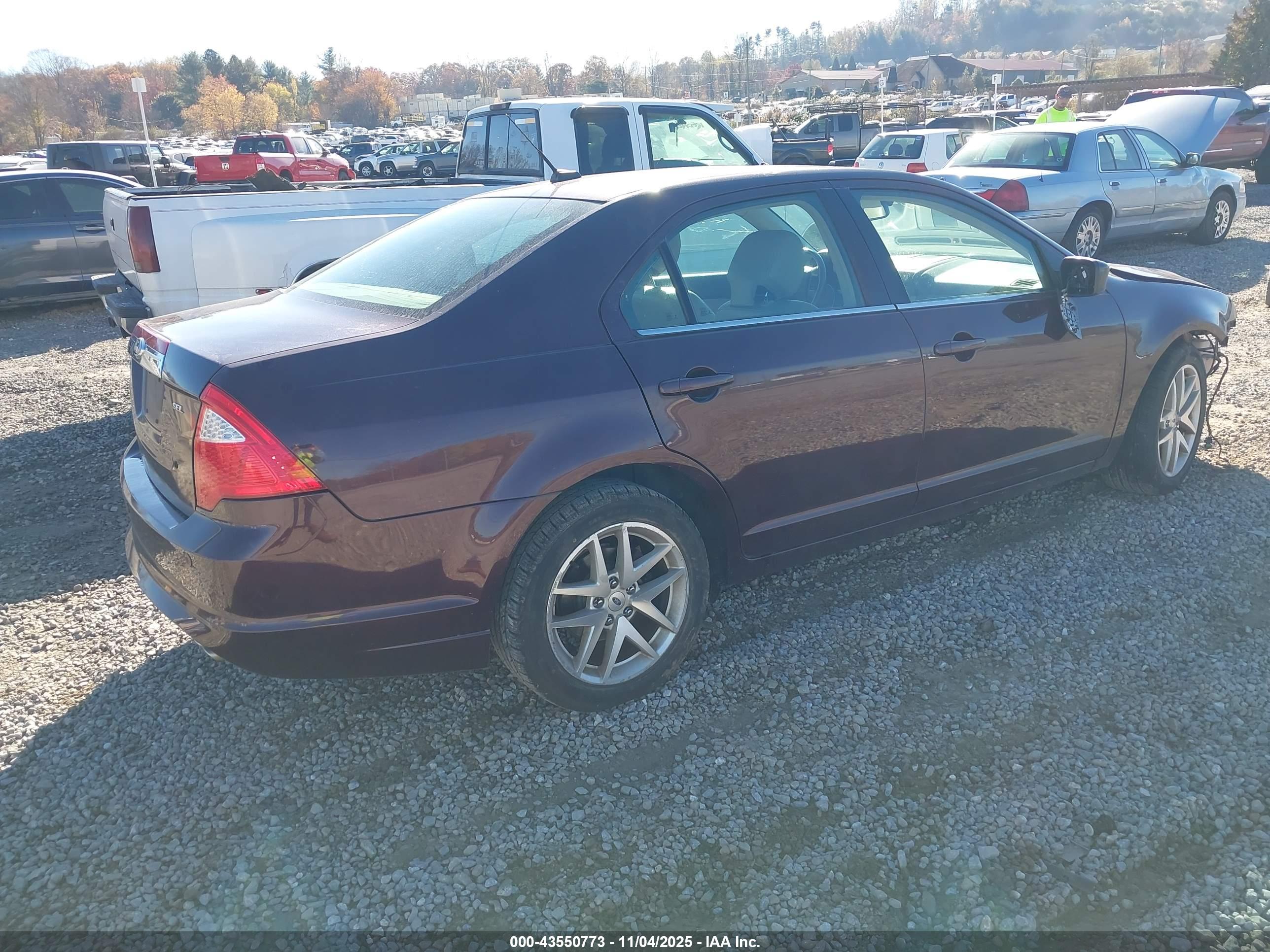 FORD FUSION image 4