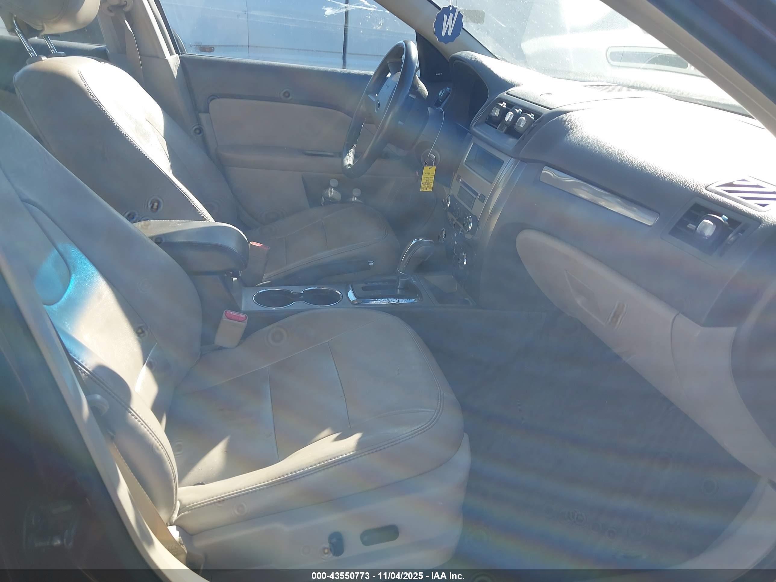 FORD FUSION image 5