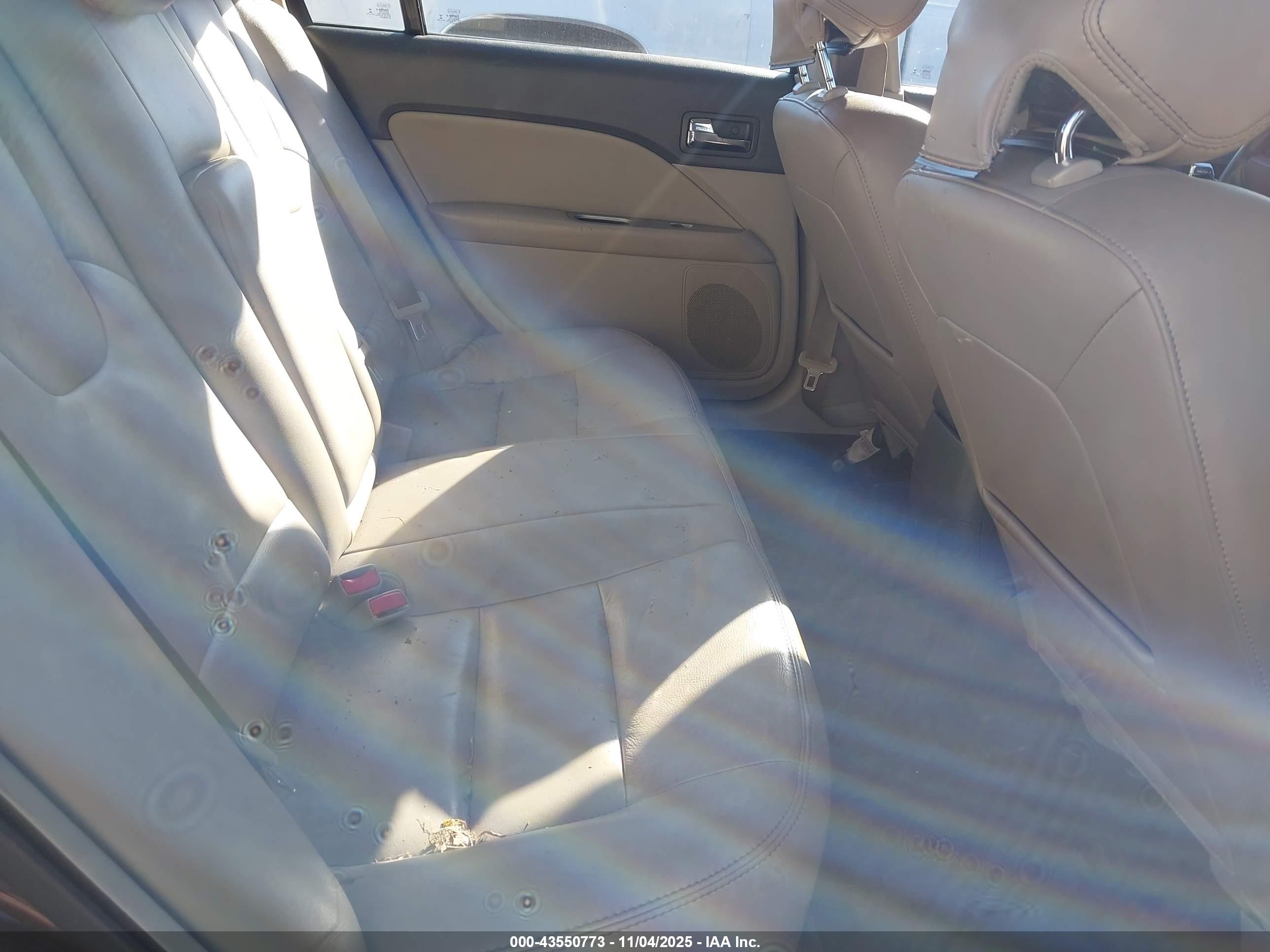 FORD FUSION image 8