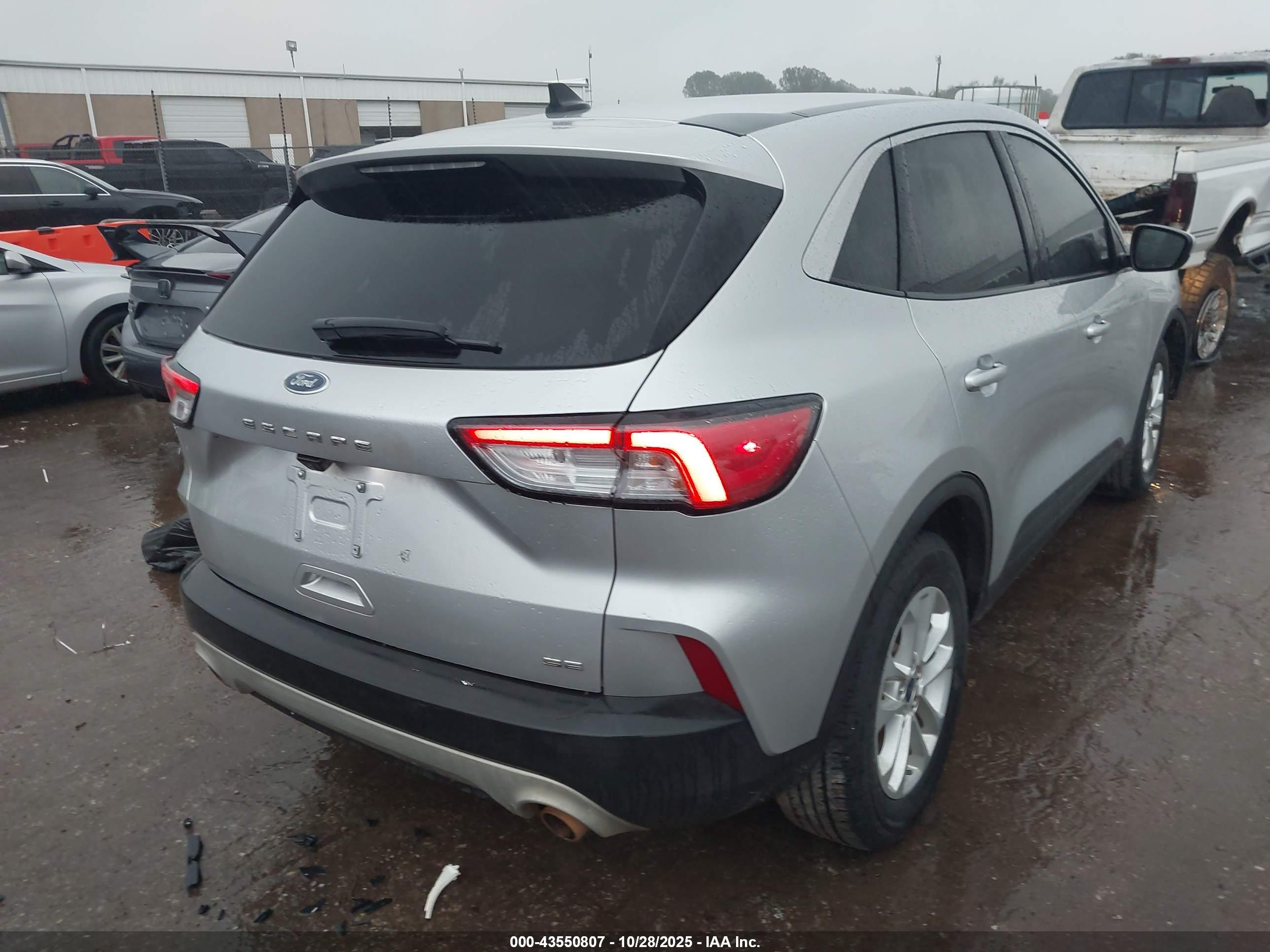 FORD ESCAPE image 4