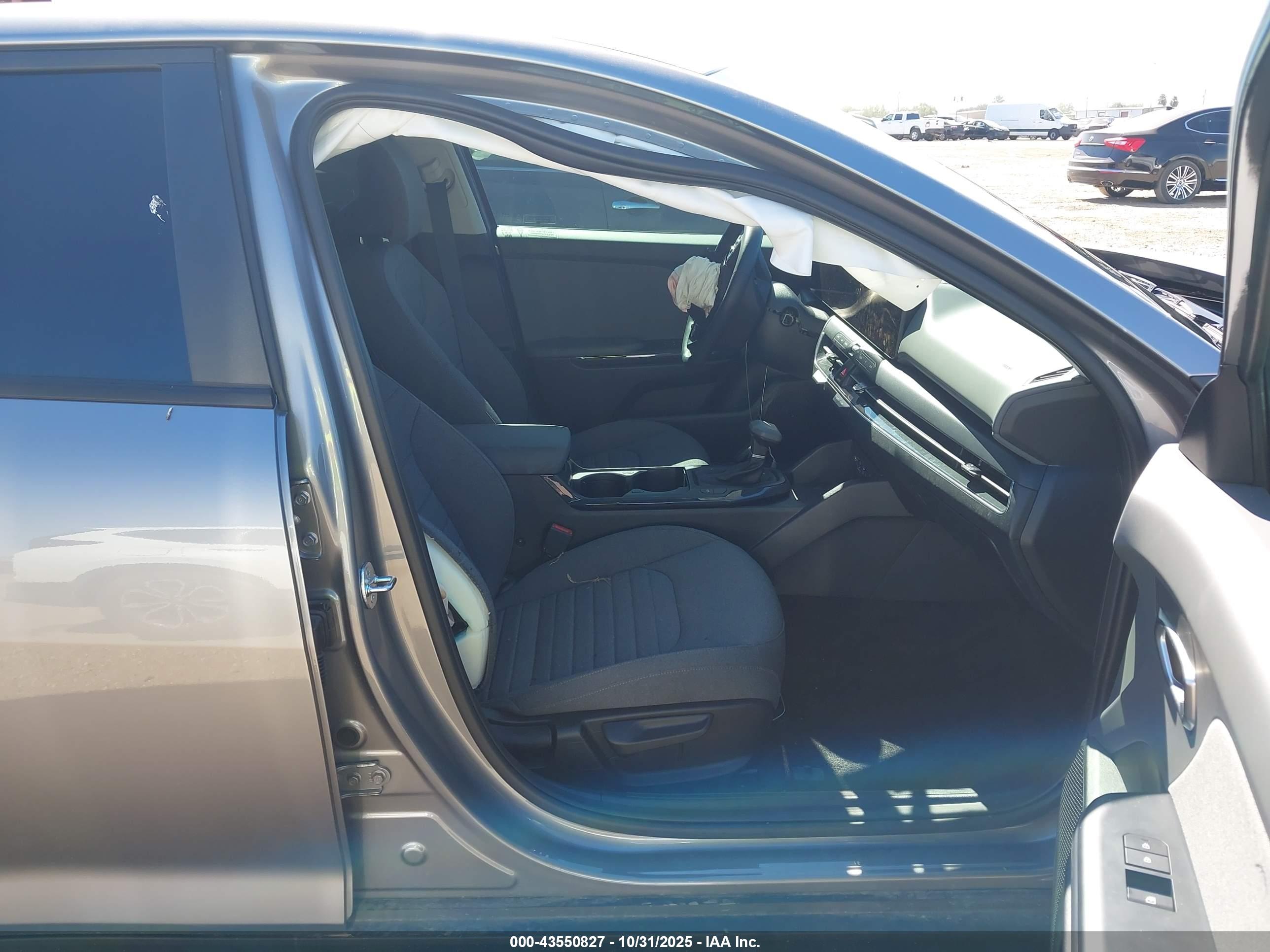 KIA K4 image 5