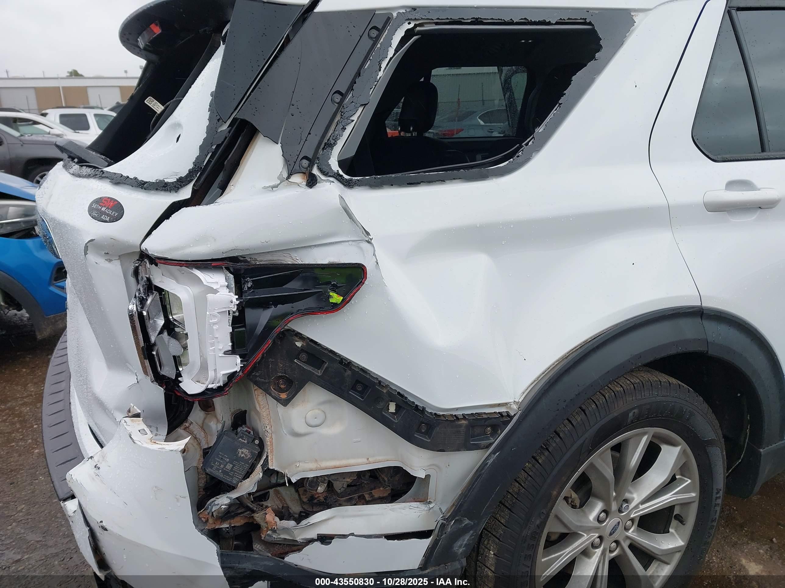 FORD EXPLORER image 6