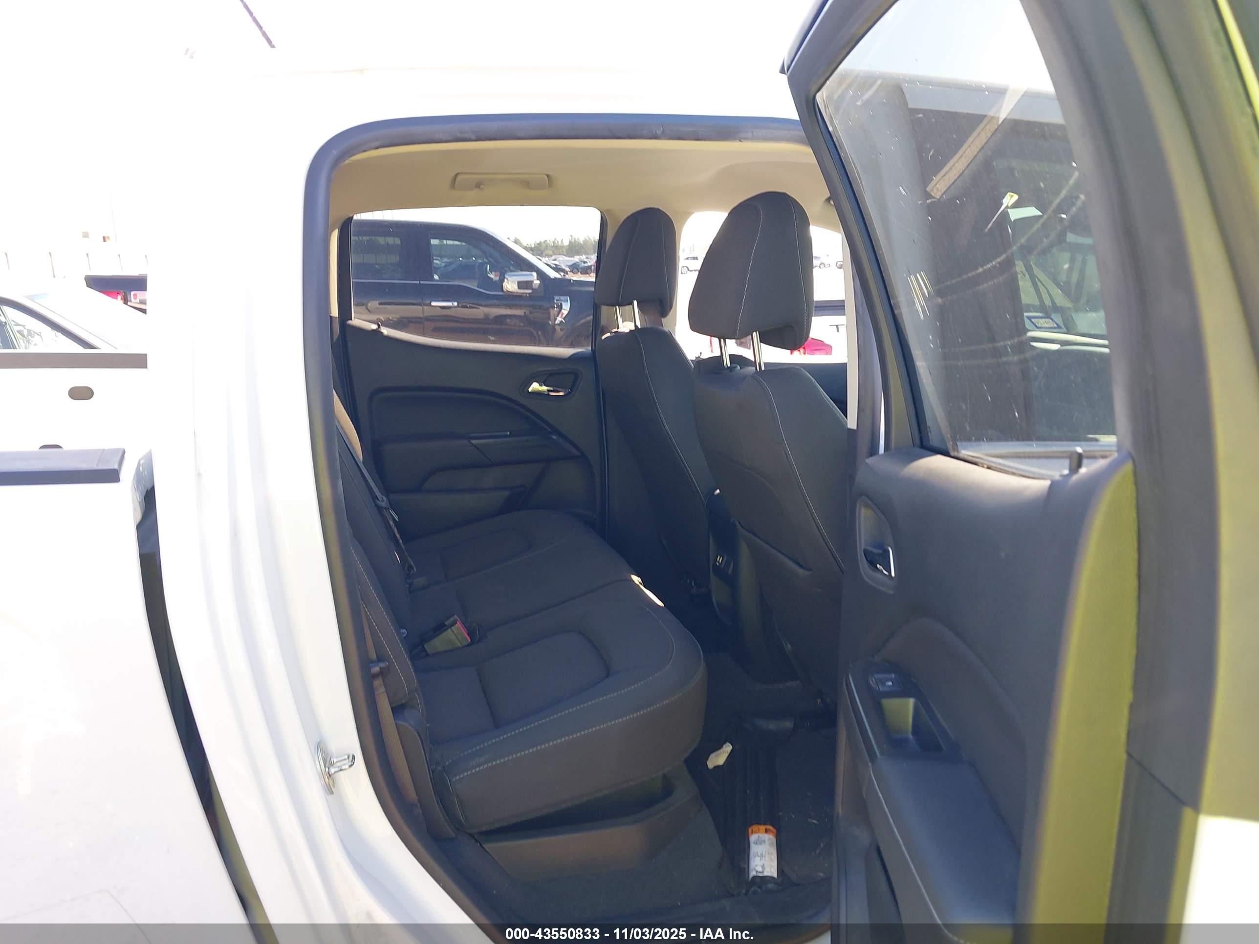 GMC CANYON image 8