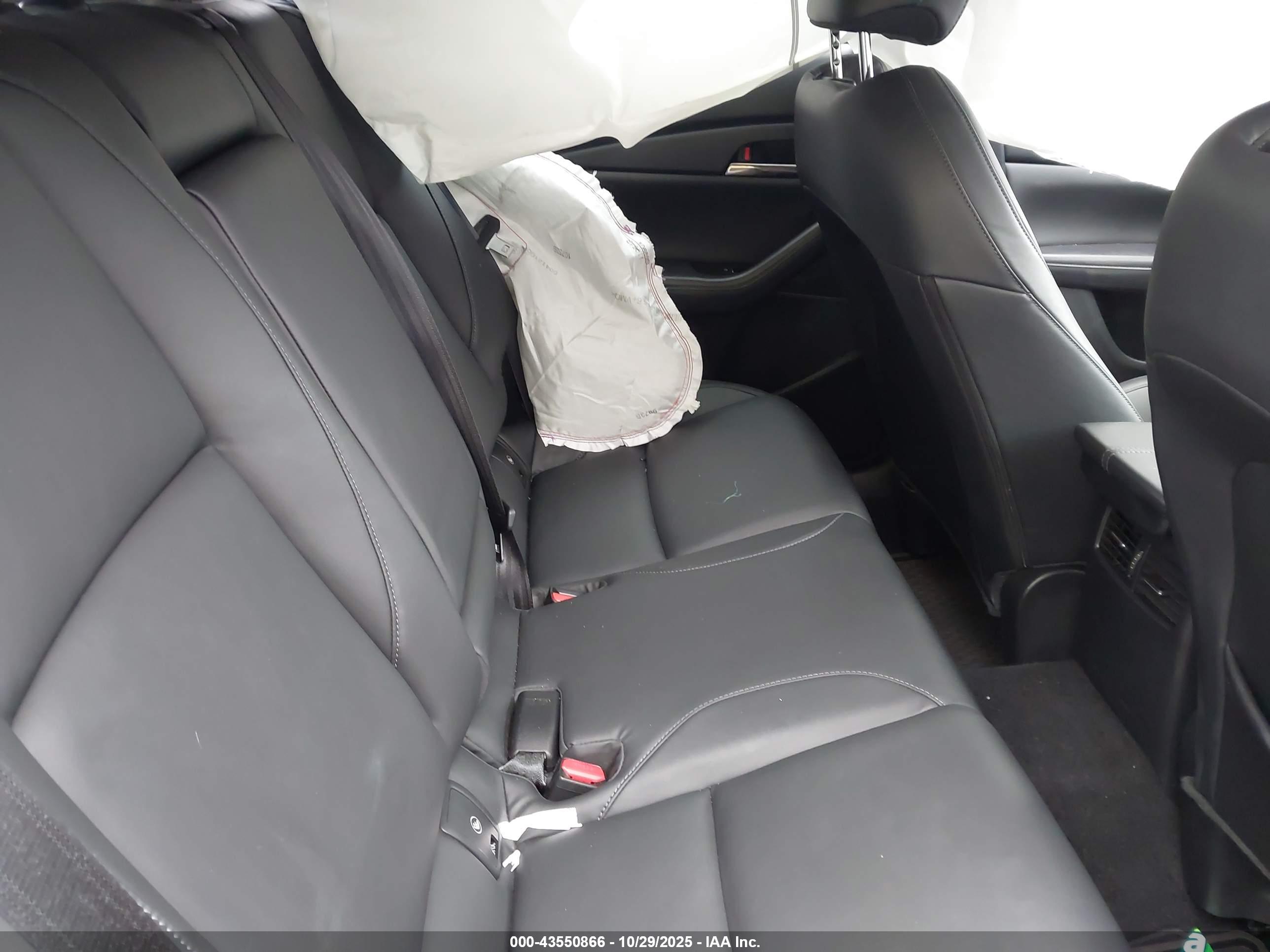 MAZDA CX-30 image 8
