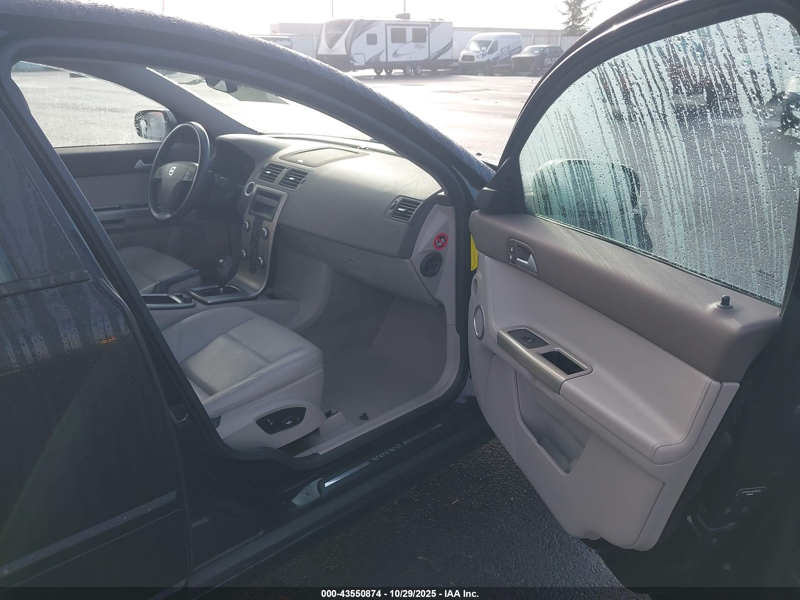 VOLVO S40 image 5