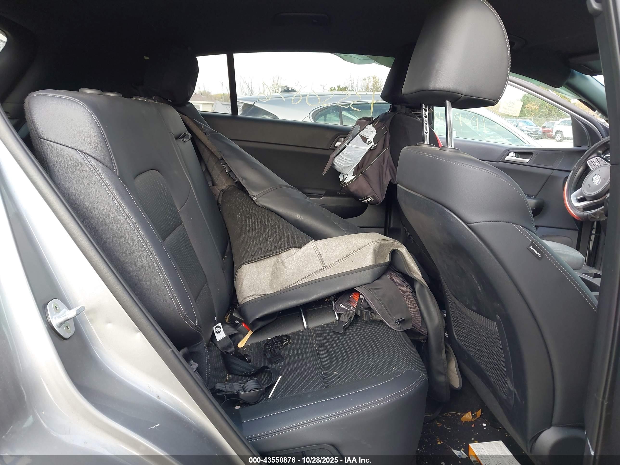 KIA SPORTAGE image 8
