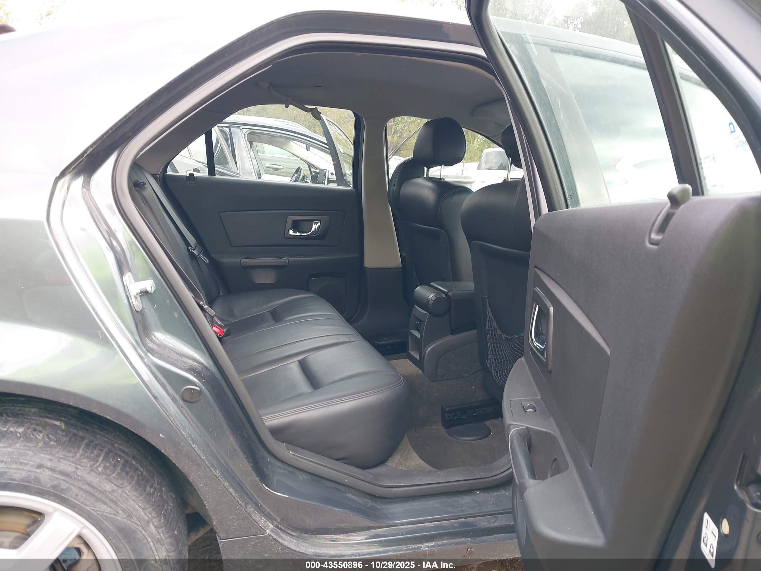 CADILLAC CTS image 8