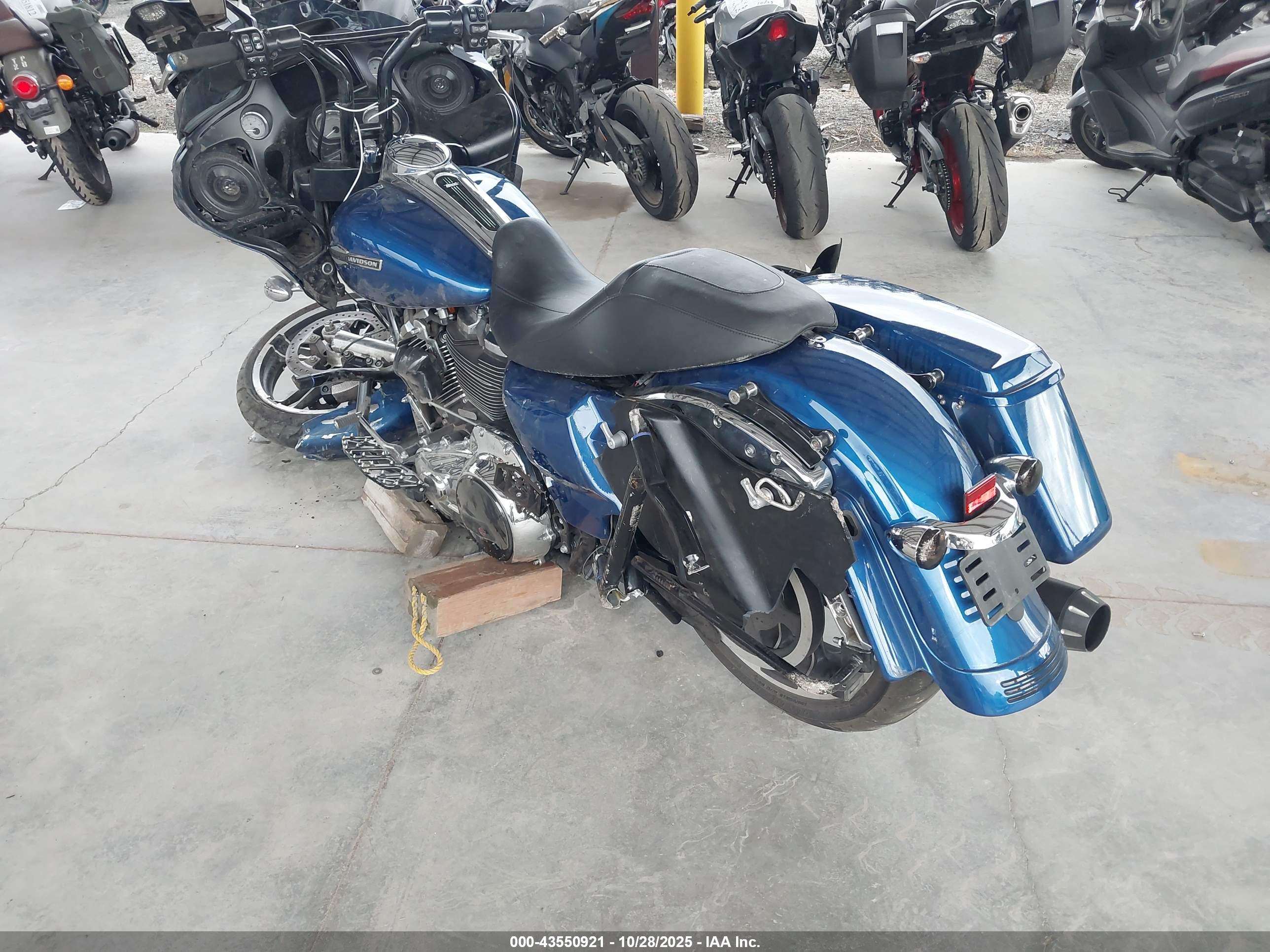 HARLEY-DAVIDSON FLTRX image 3