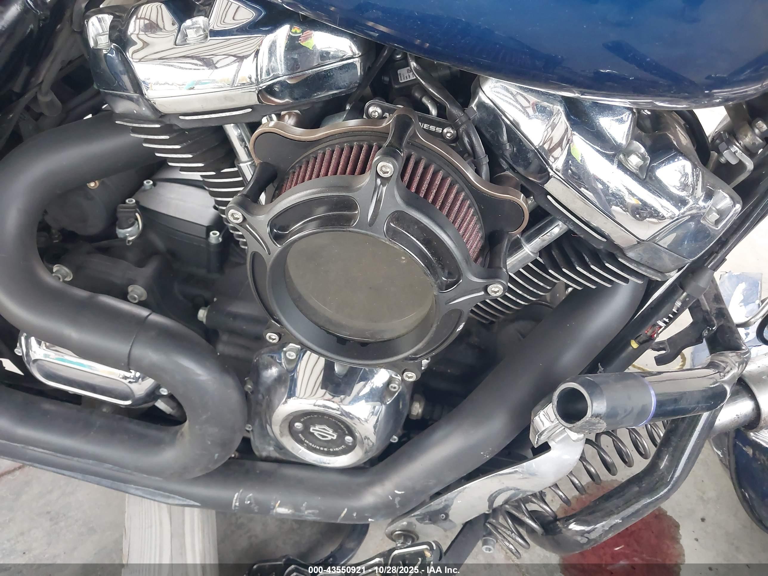 HARLEY-DAVIDSON FLTRX image 8