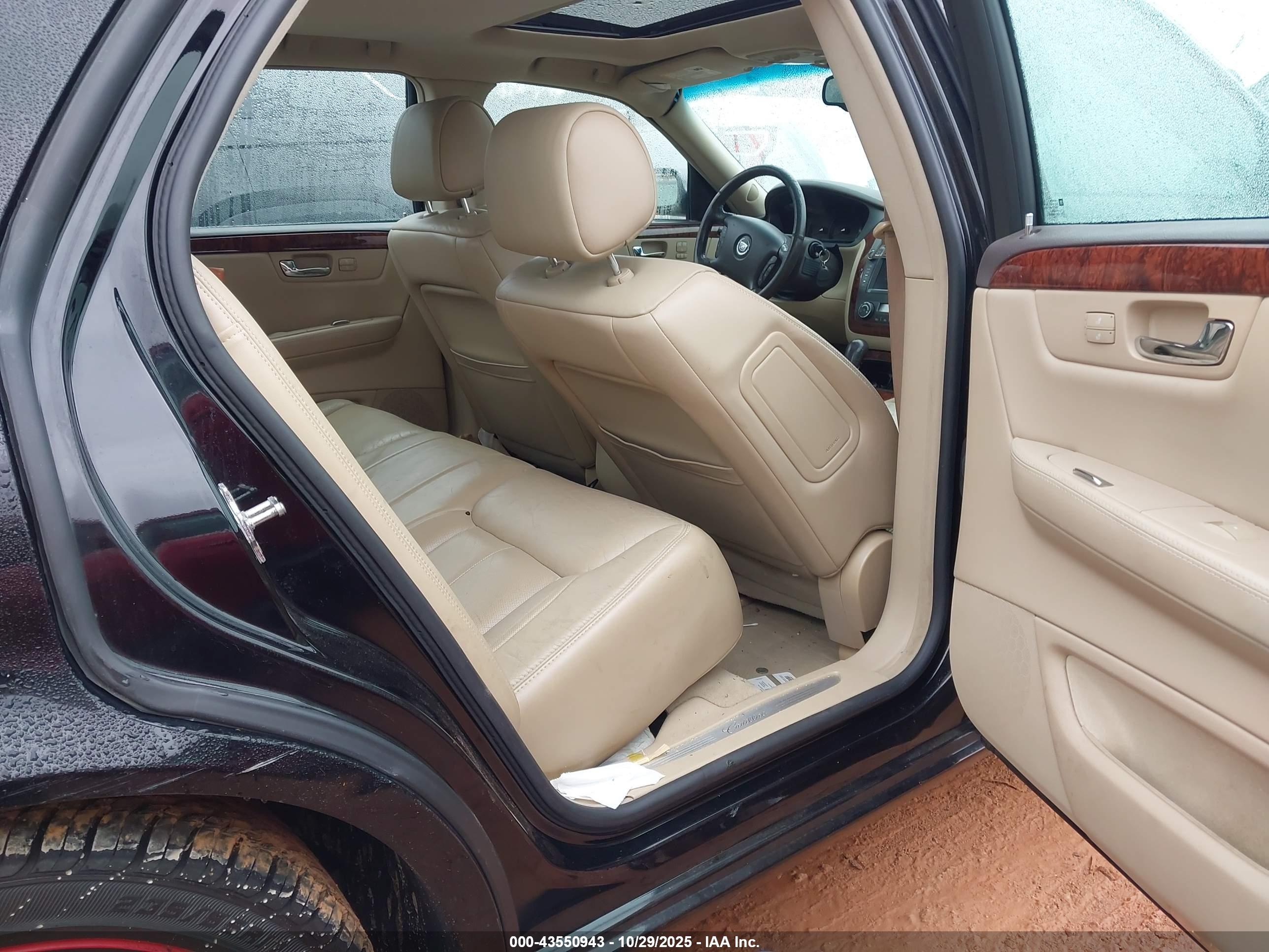 CADILLAC DTS image 8