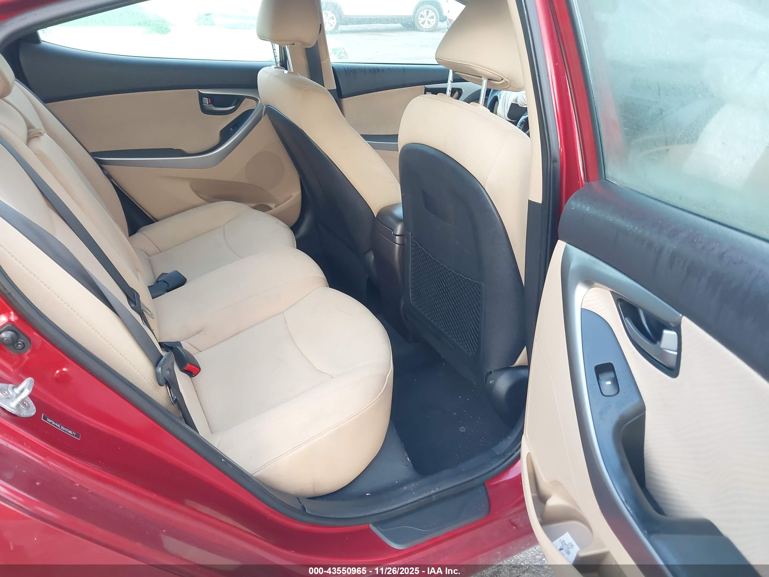HYUNDAI ELANTRA image 8