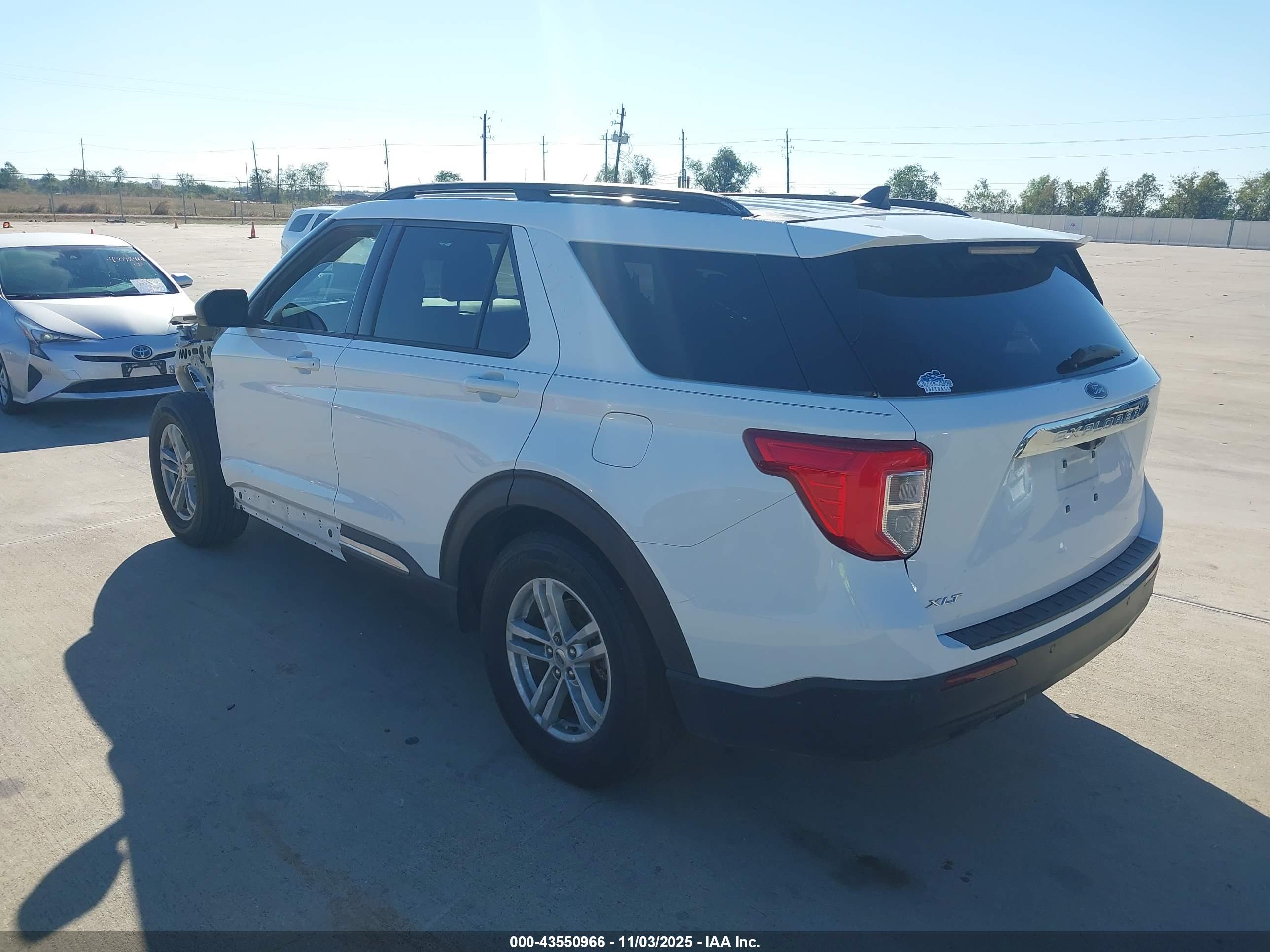 FORD EXPLORER image 3