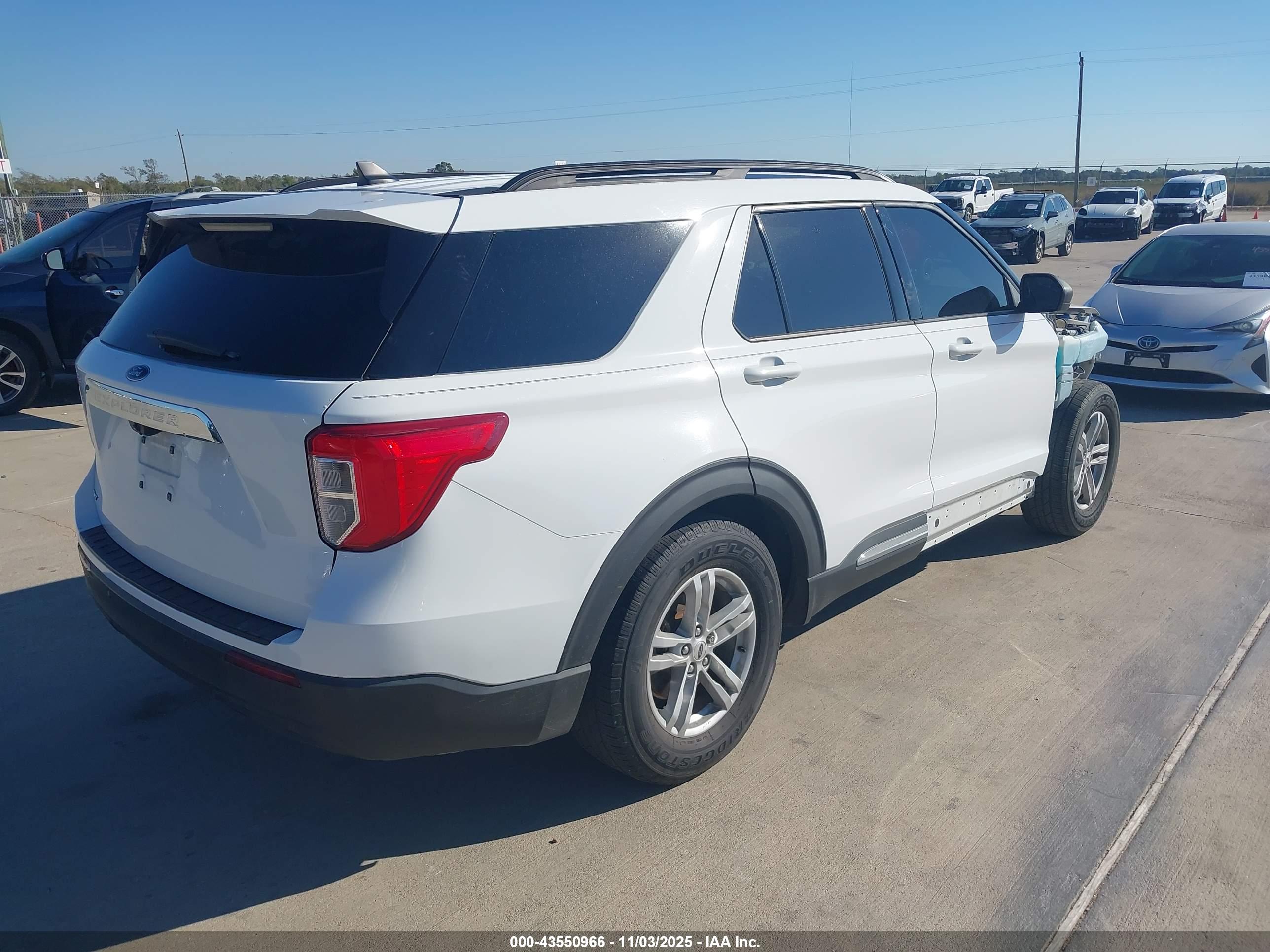 FORD EXPLORER image 4