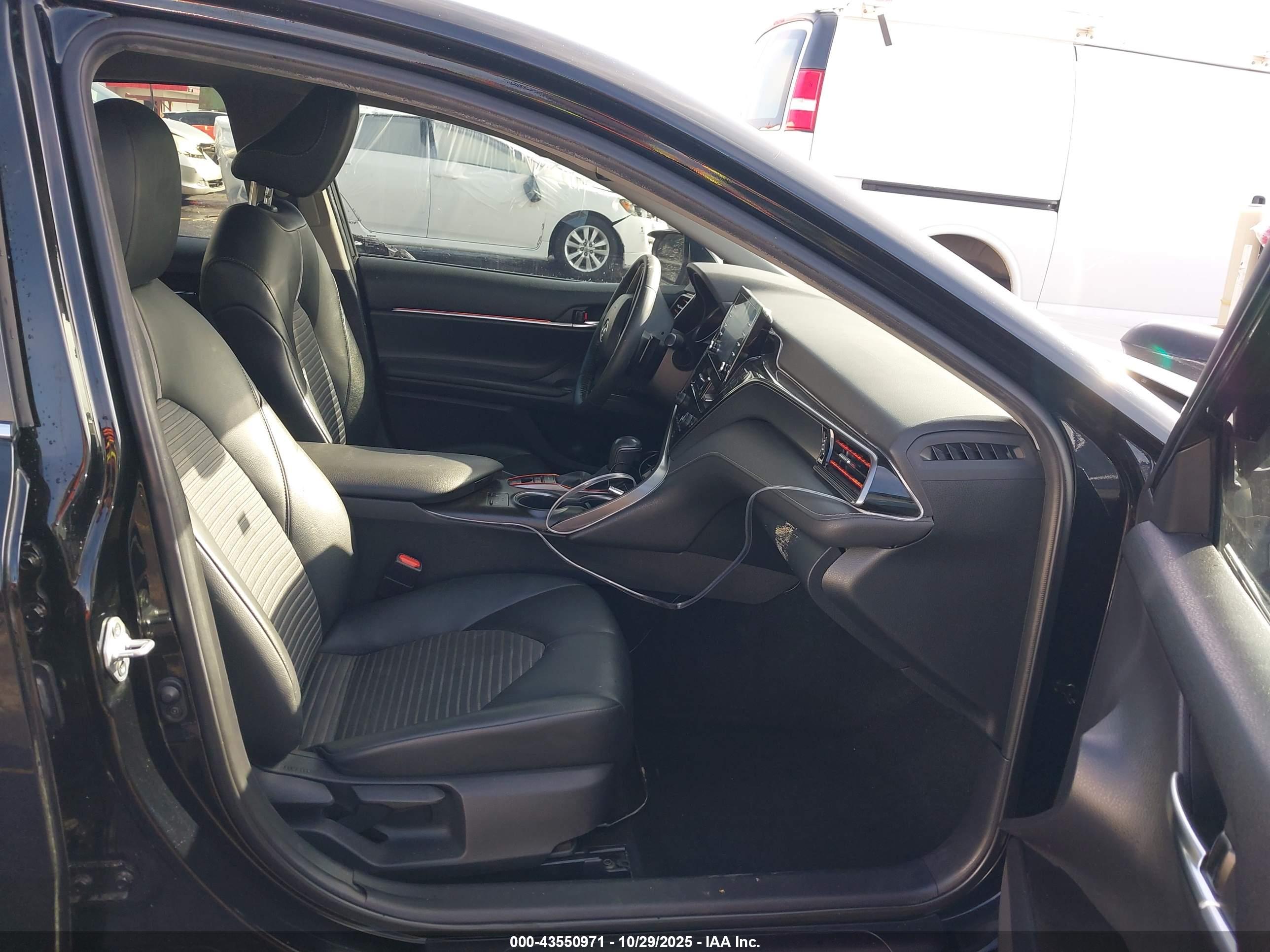 TOYOTA CAMRY image 5